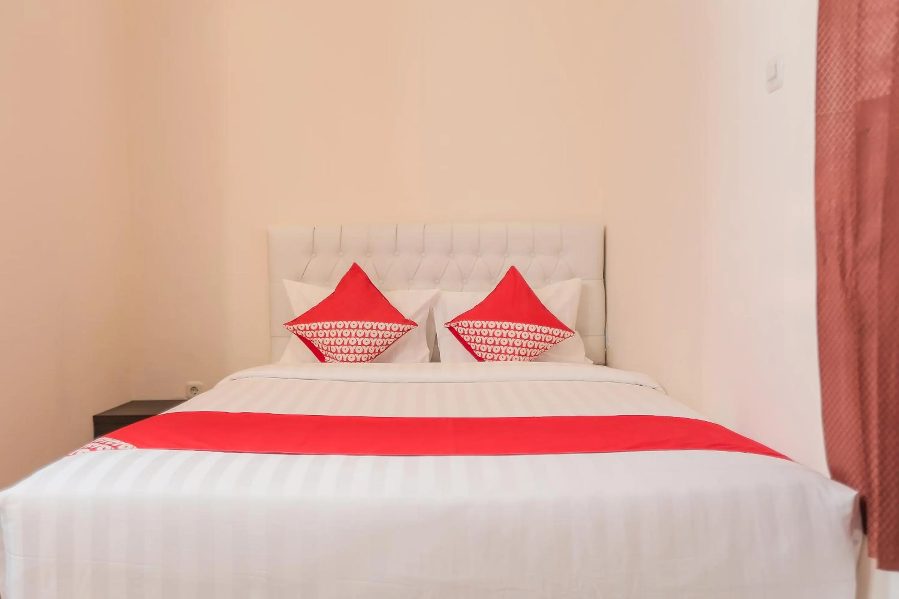 Bedroom, Bed in Capital O 141 Fatmawati Cozy Residence