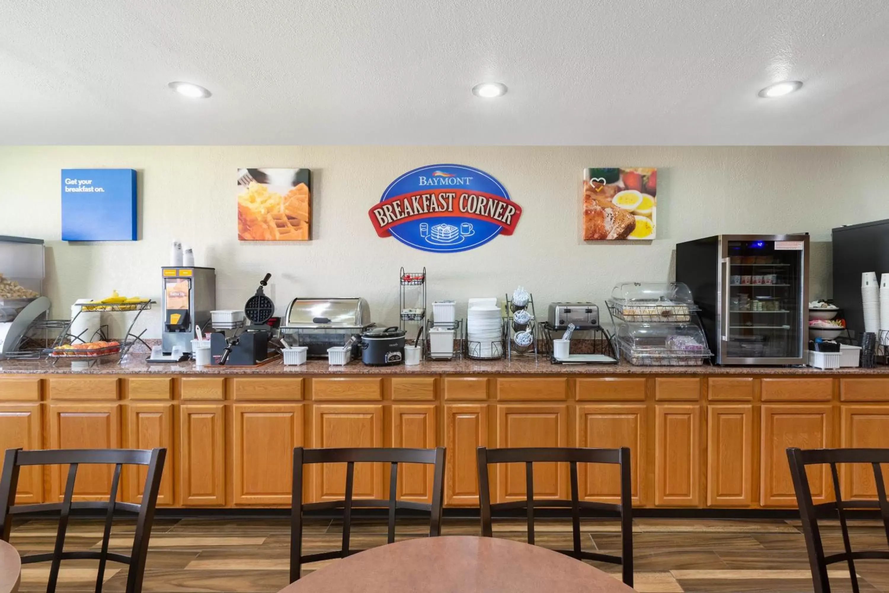 Coffee/tea facilities, Restaurant/Places to Eat in Baymont by Wyndham Fort Dodge