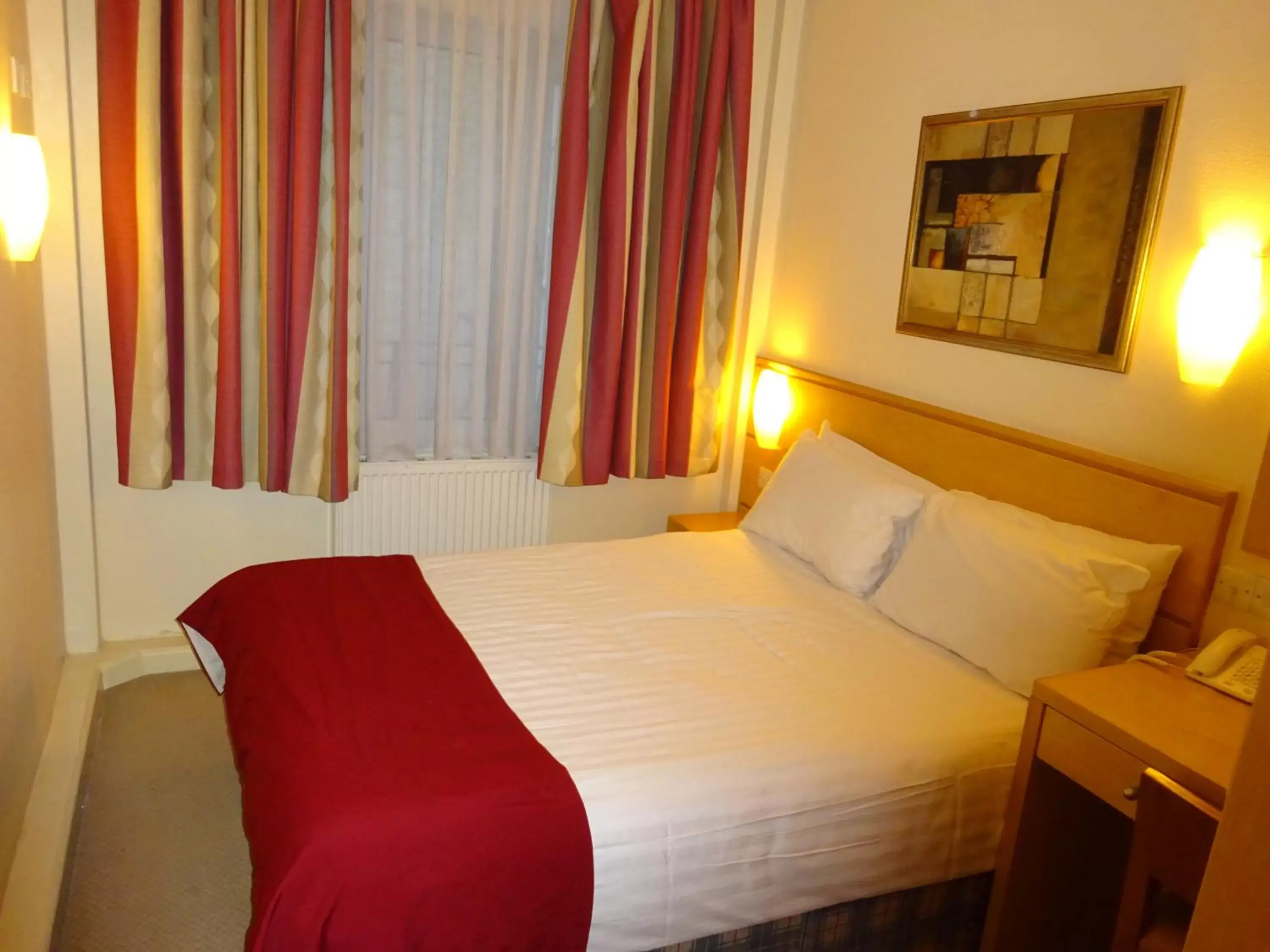 Photo of the whole room, Bed in Americana Hotel