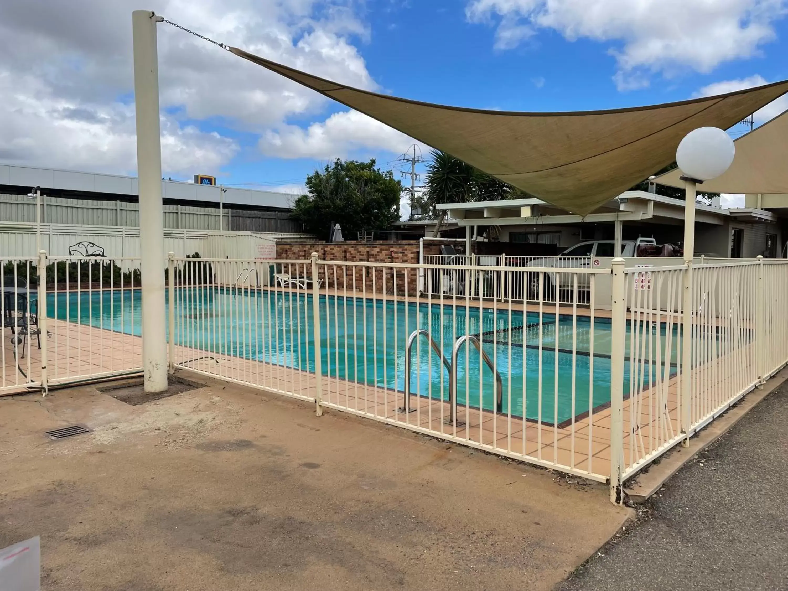 Swimming Pool in Citrus Motel