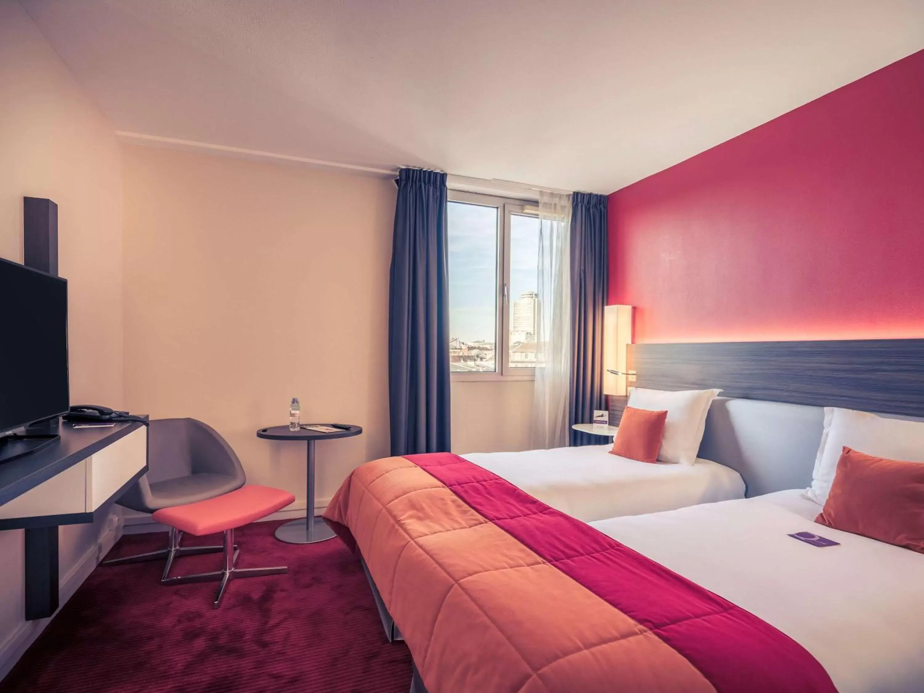 Photo of the whole room, Bed in Mercure Mulhouse Centre