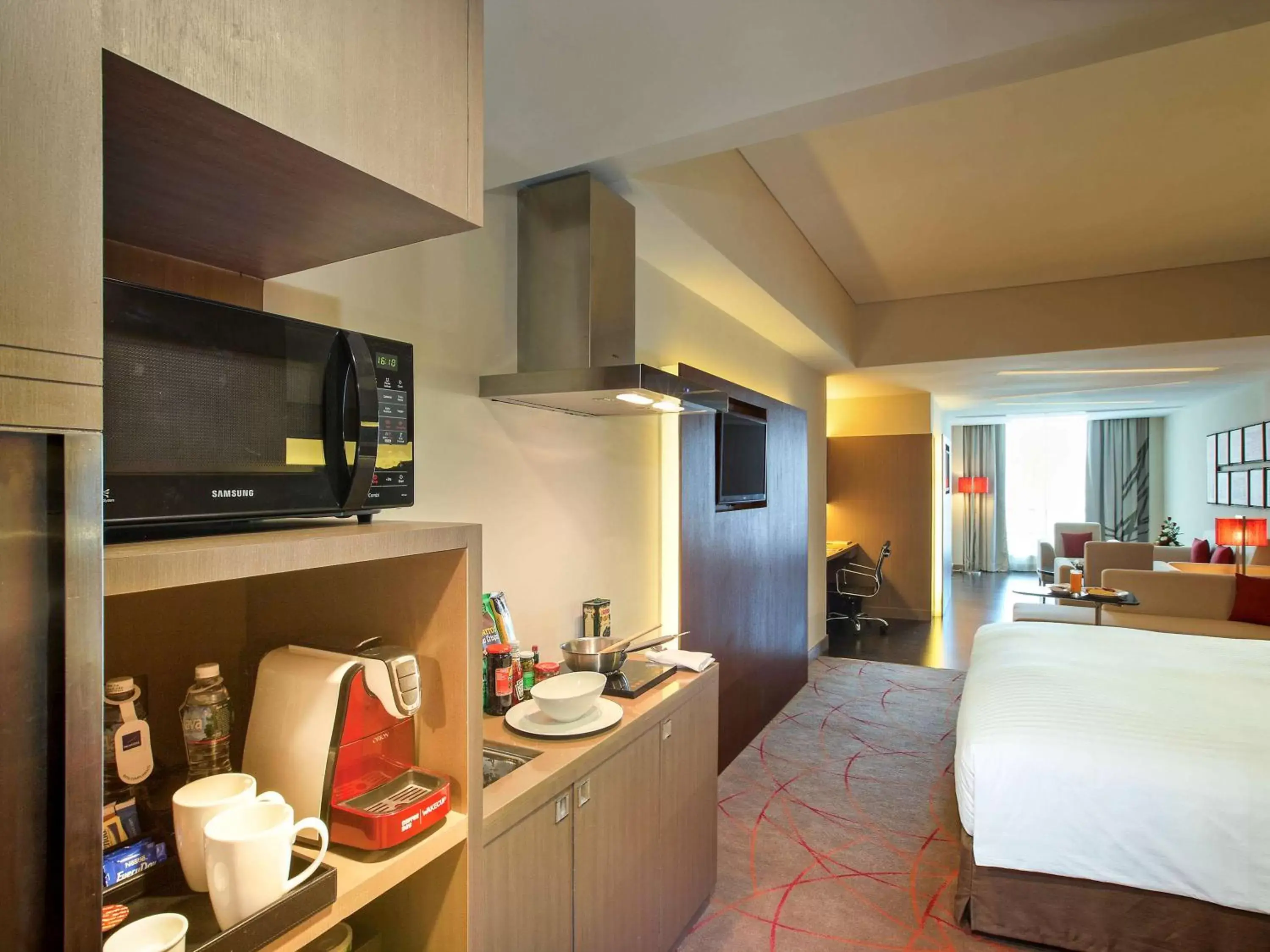 Photo of the whole room, Kitchen/Kitchenette in Novotel Ahmedabad