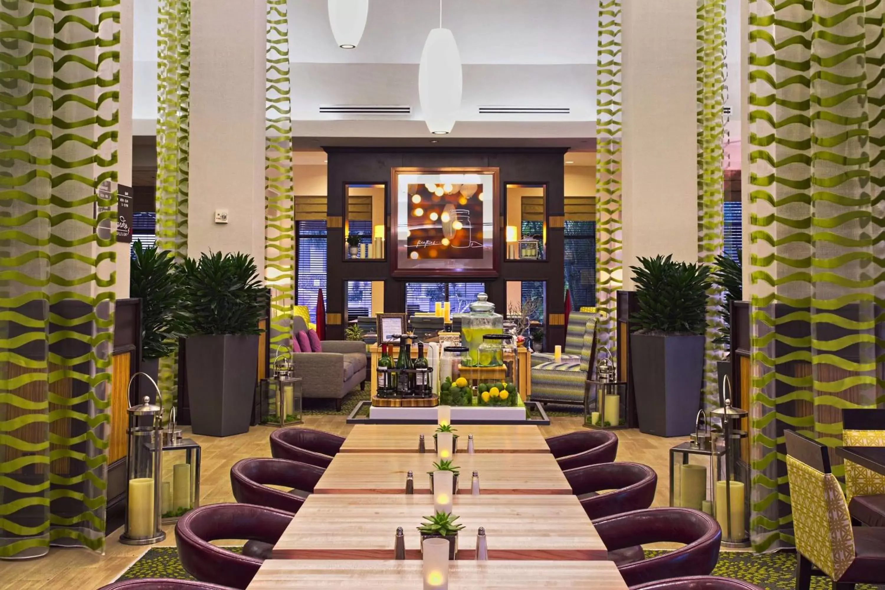 Restaurant/places to eat in Hilton Garden Inn West Palm Beach Airport