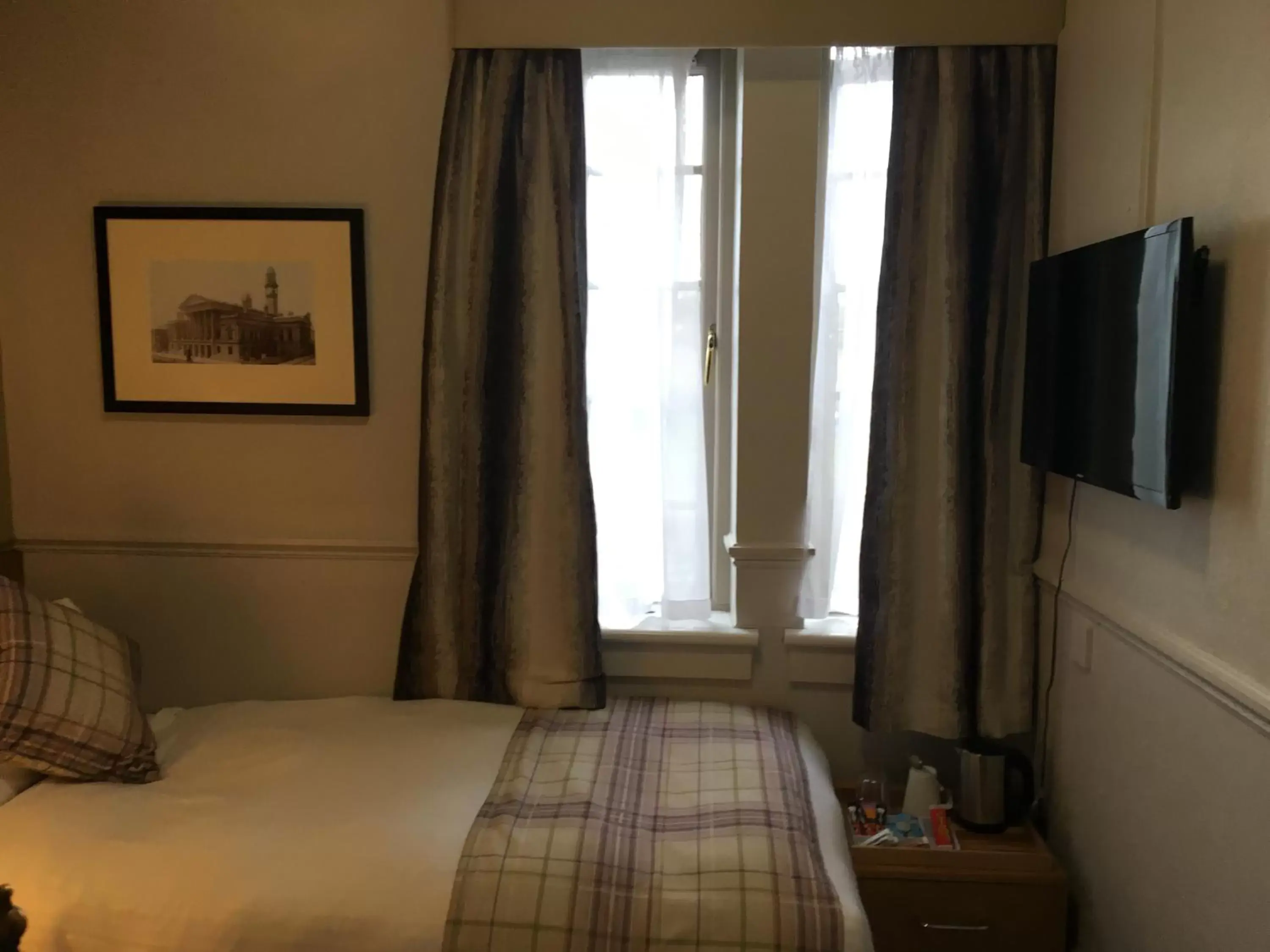 Bedroom, Bed in The Abbey Inn