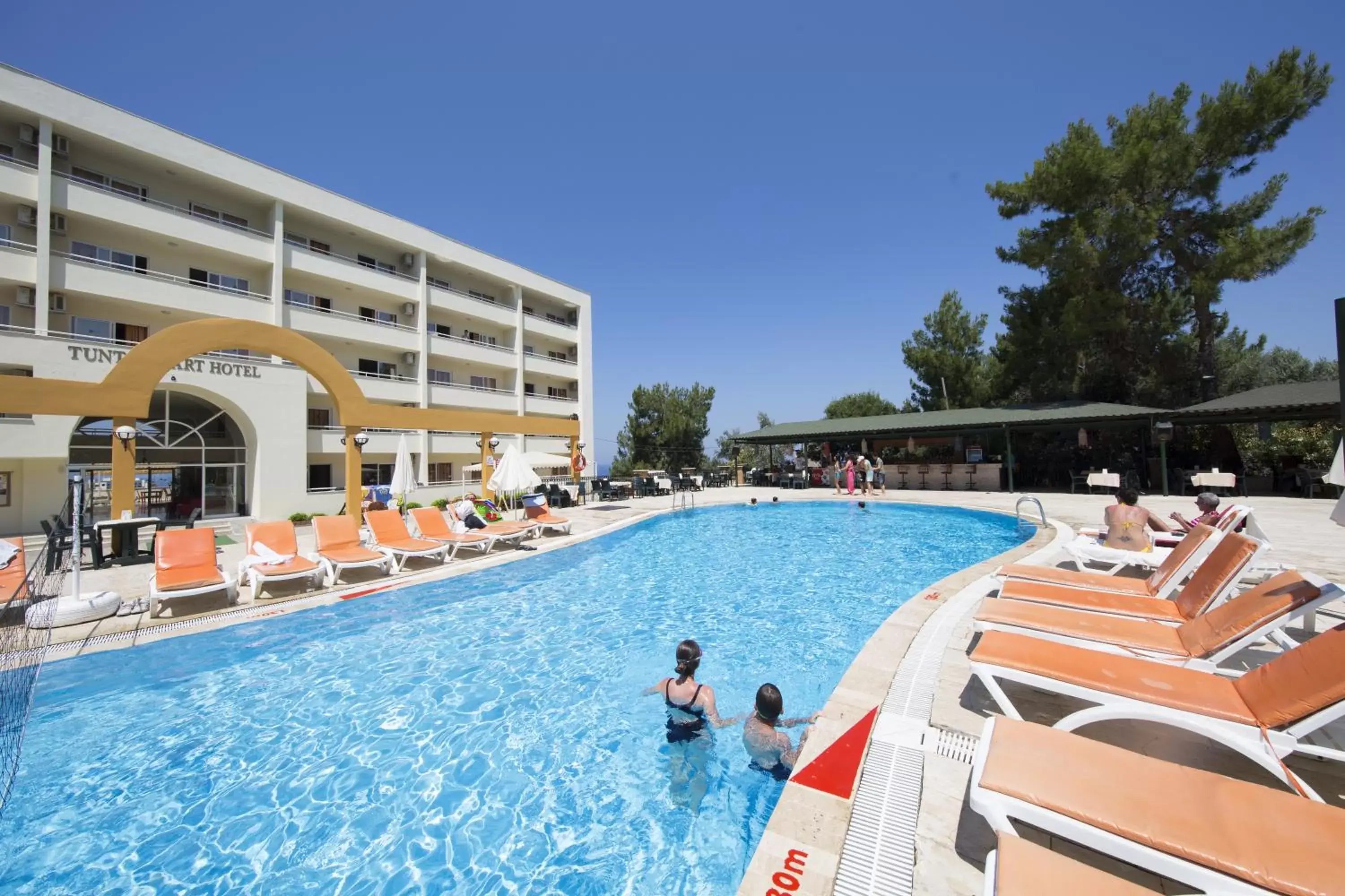 Swimming Pool in Tuntas Family Suites Kusadasi