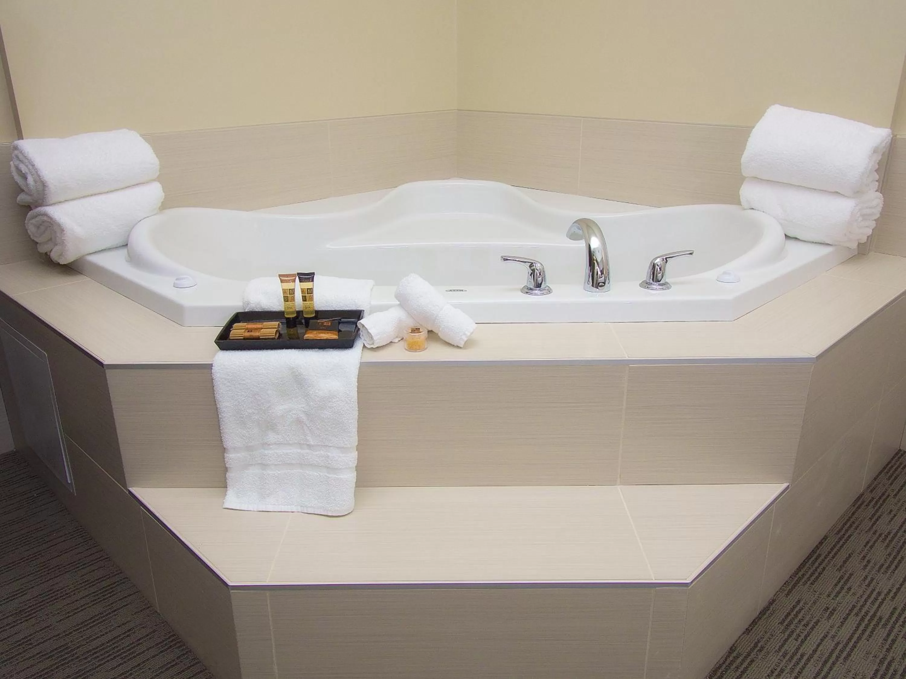 Hot Tub in The Kanata by BCMInns Blairmore