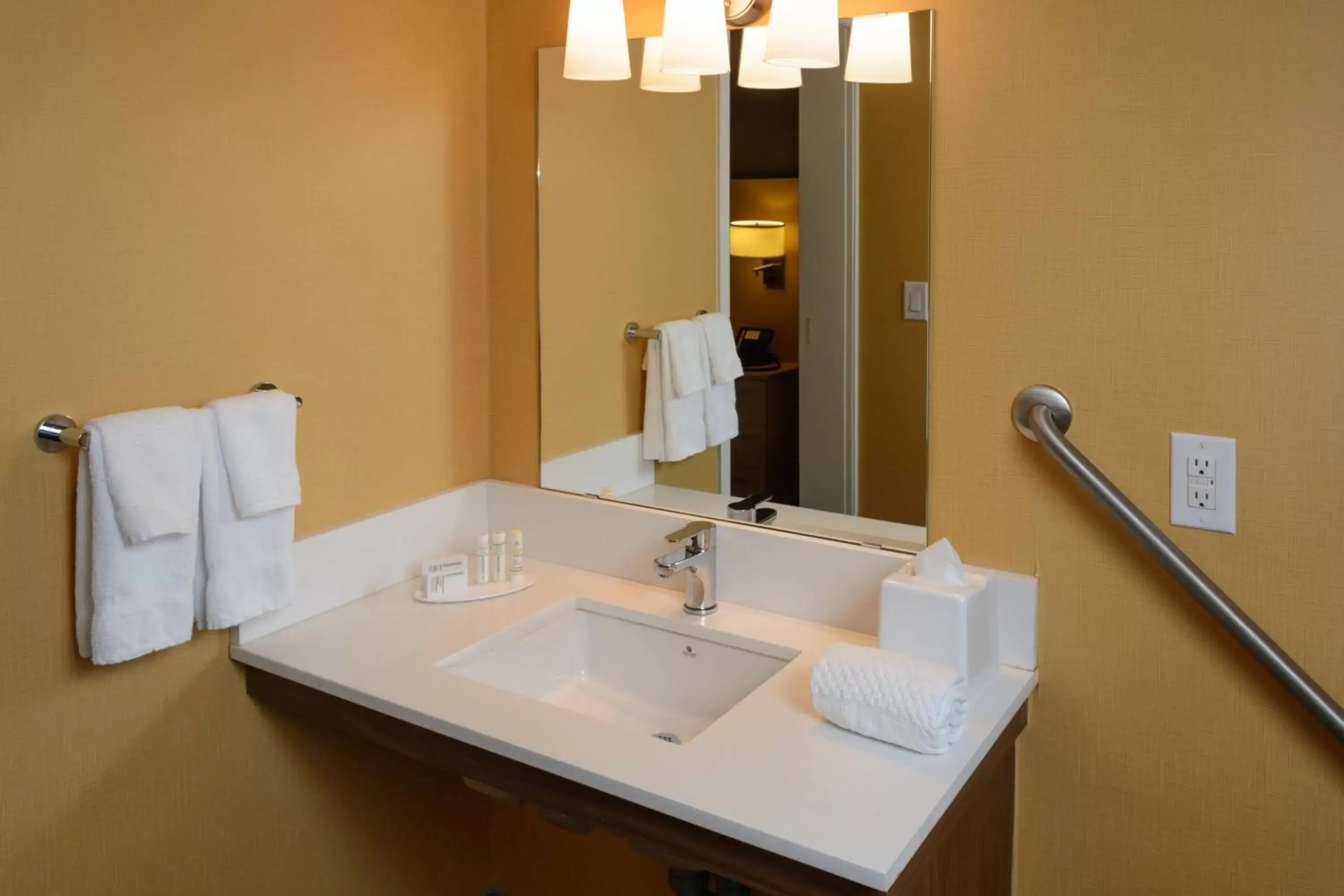 Bathroom in TownePlace Suites by Marriott Toronto Northeast/Markham