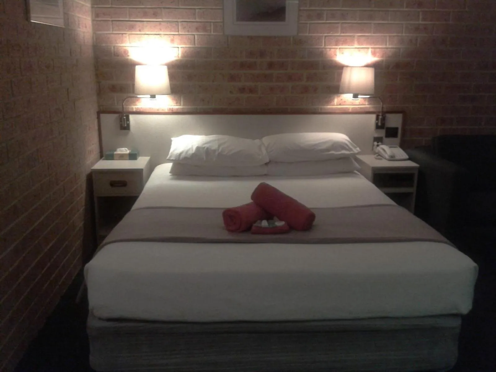 Bed in Elsinor Motor Lodge