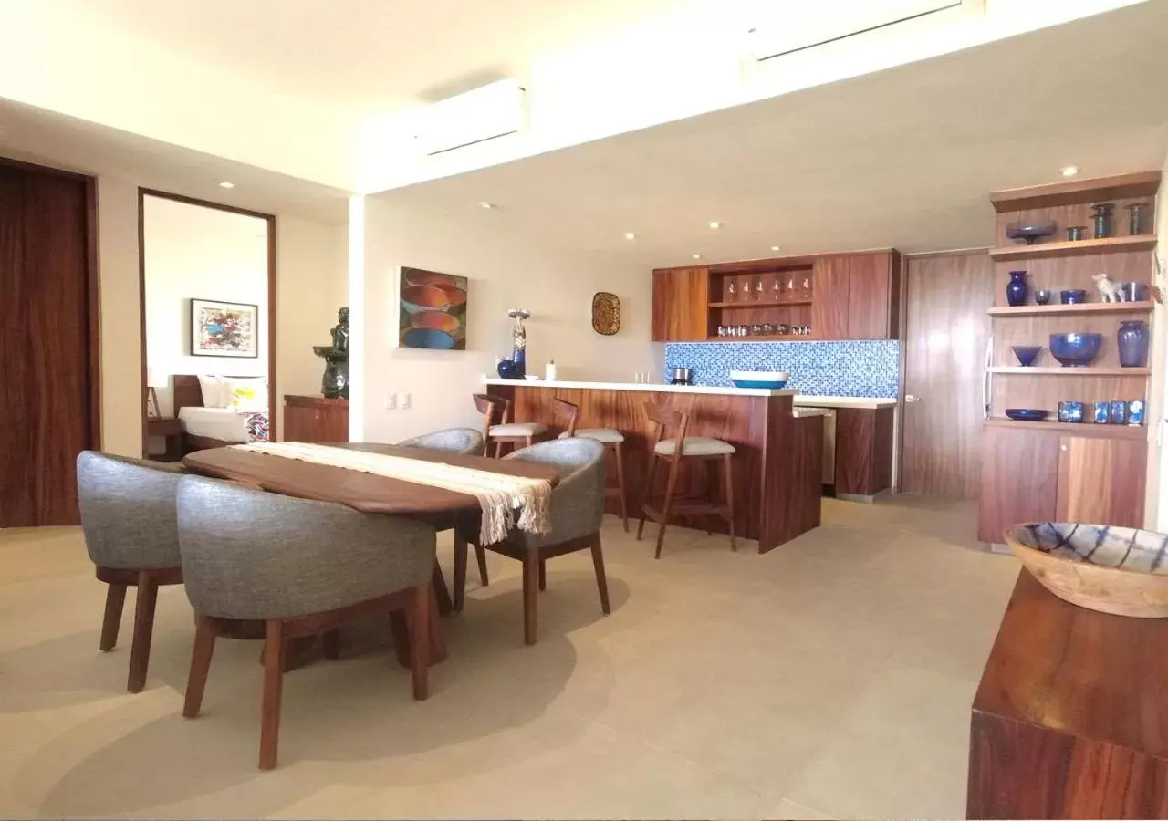 Living room, Restaurant/Places to Eat in Marea Beachfront Villas