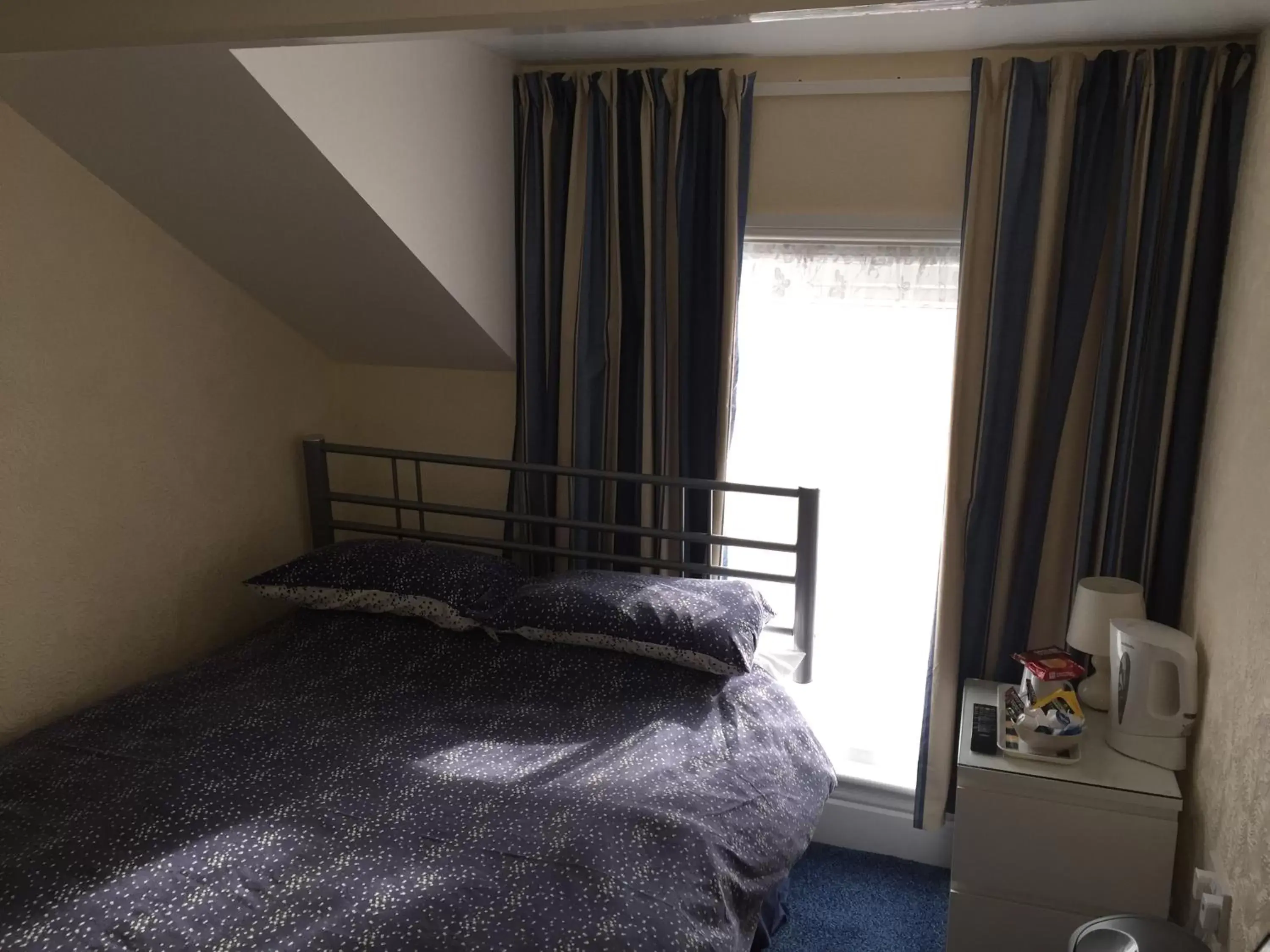 Double Room with Shared Bathroom in The Trentham Hotel Double Room with Shared Bathroom in The Trentham Hotel