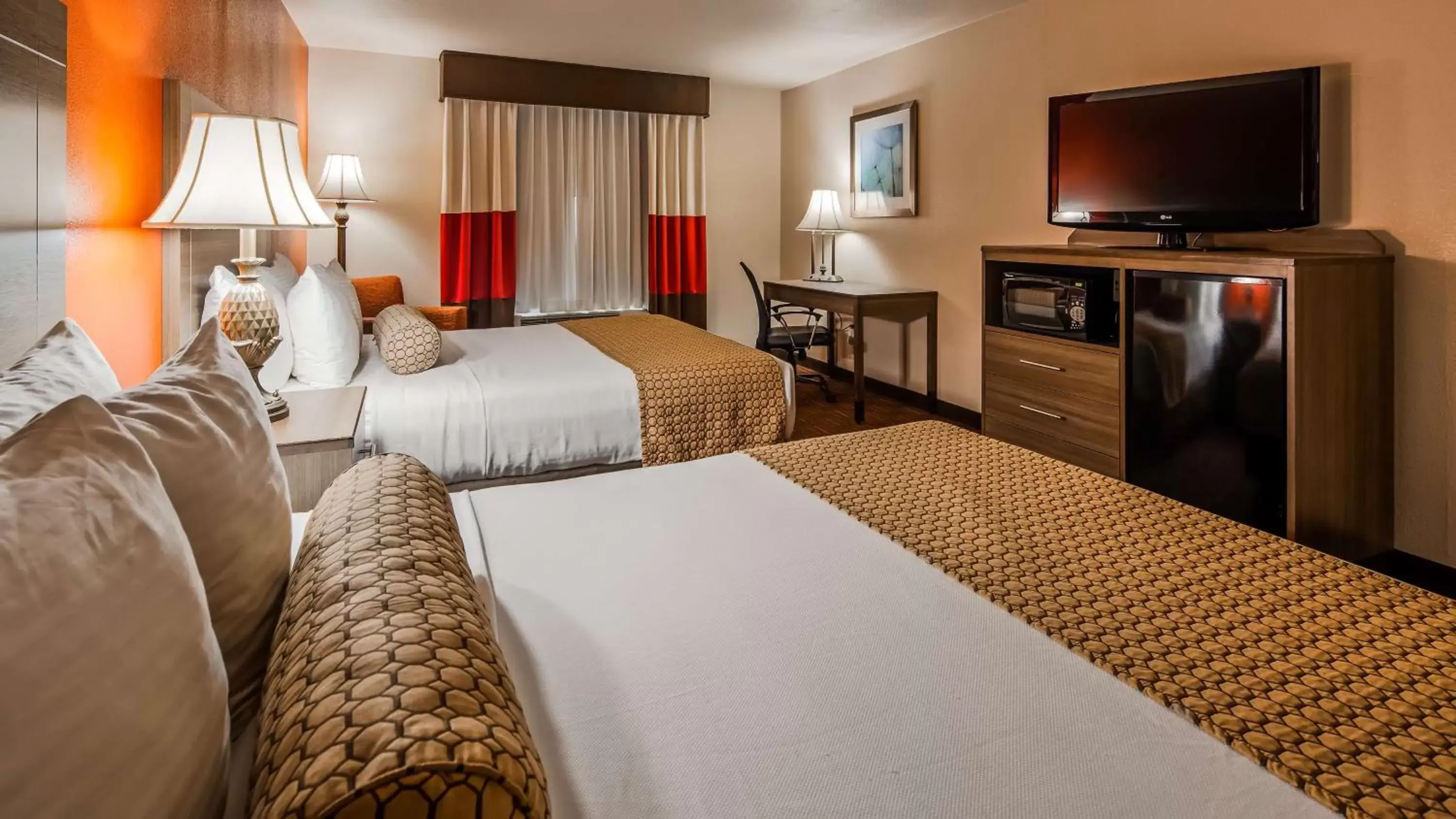 Photo of the whole room, Bed in Best Western Plus Memorial Inn & Suites