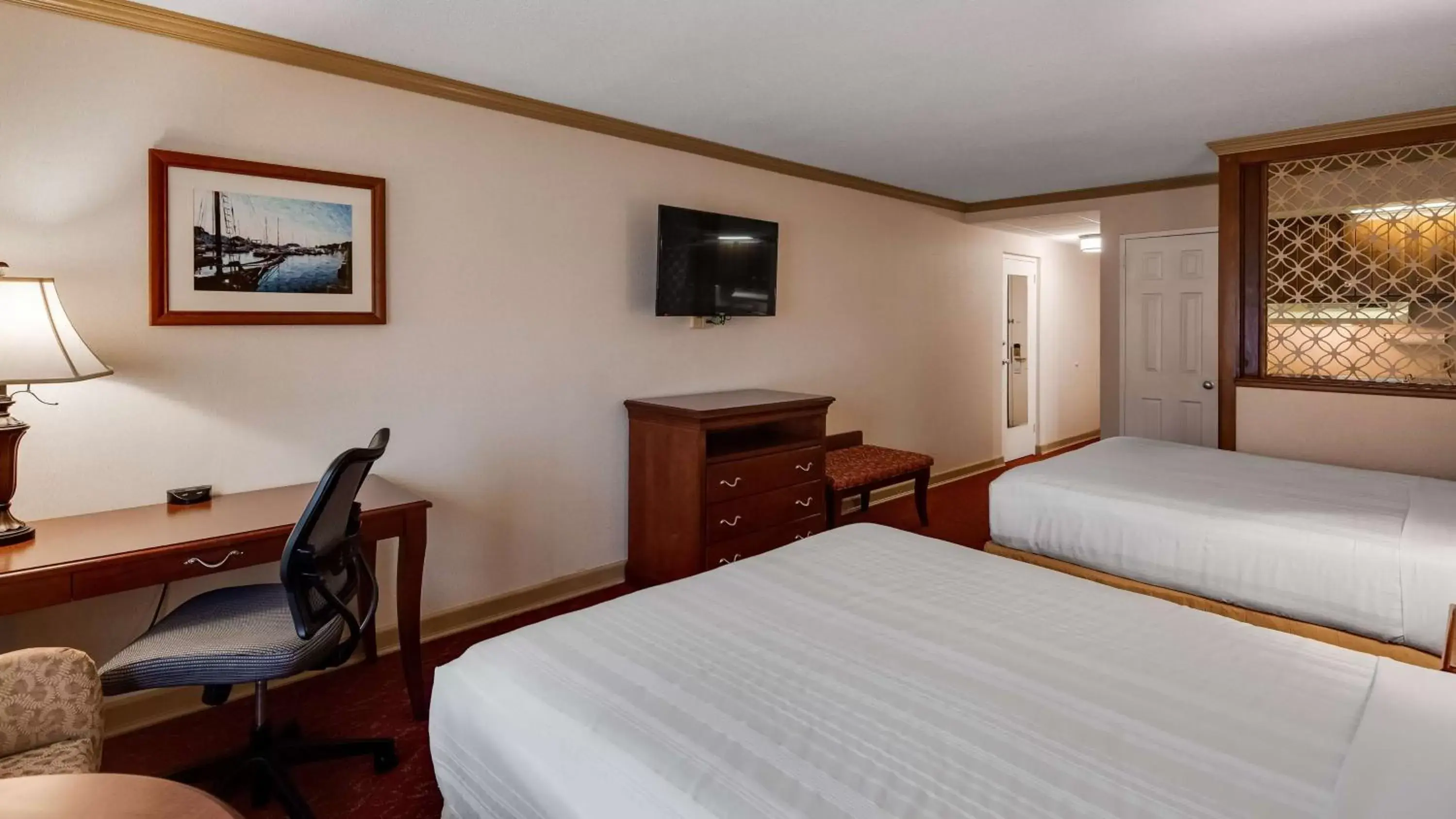 Photo of the whole room, Bed in Best Western PLUS Morristown Inn