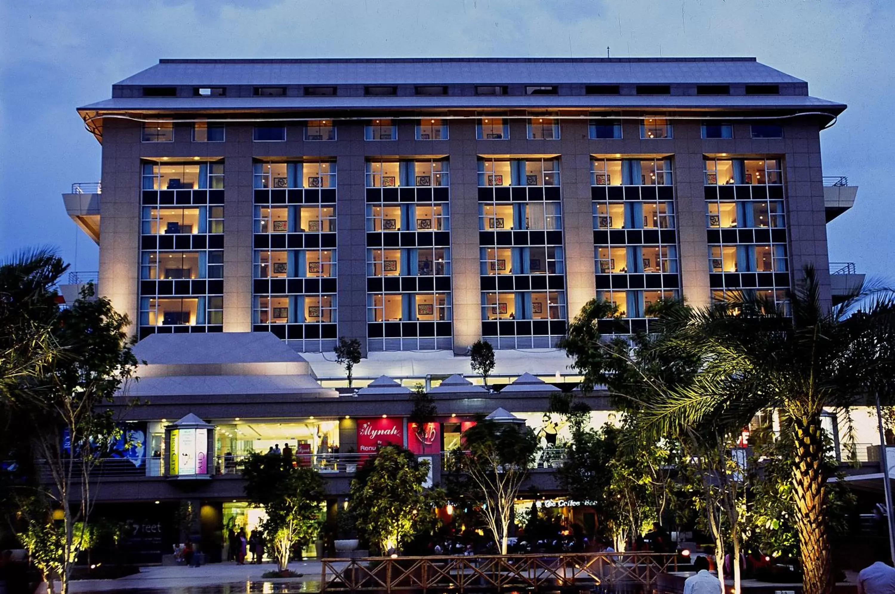 Facade/entrance, Property Building in Svelte Hotel and Personal Suites