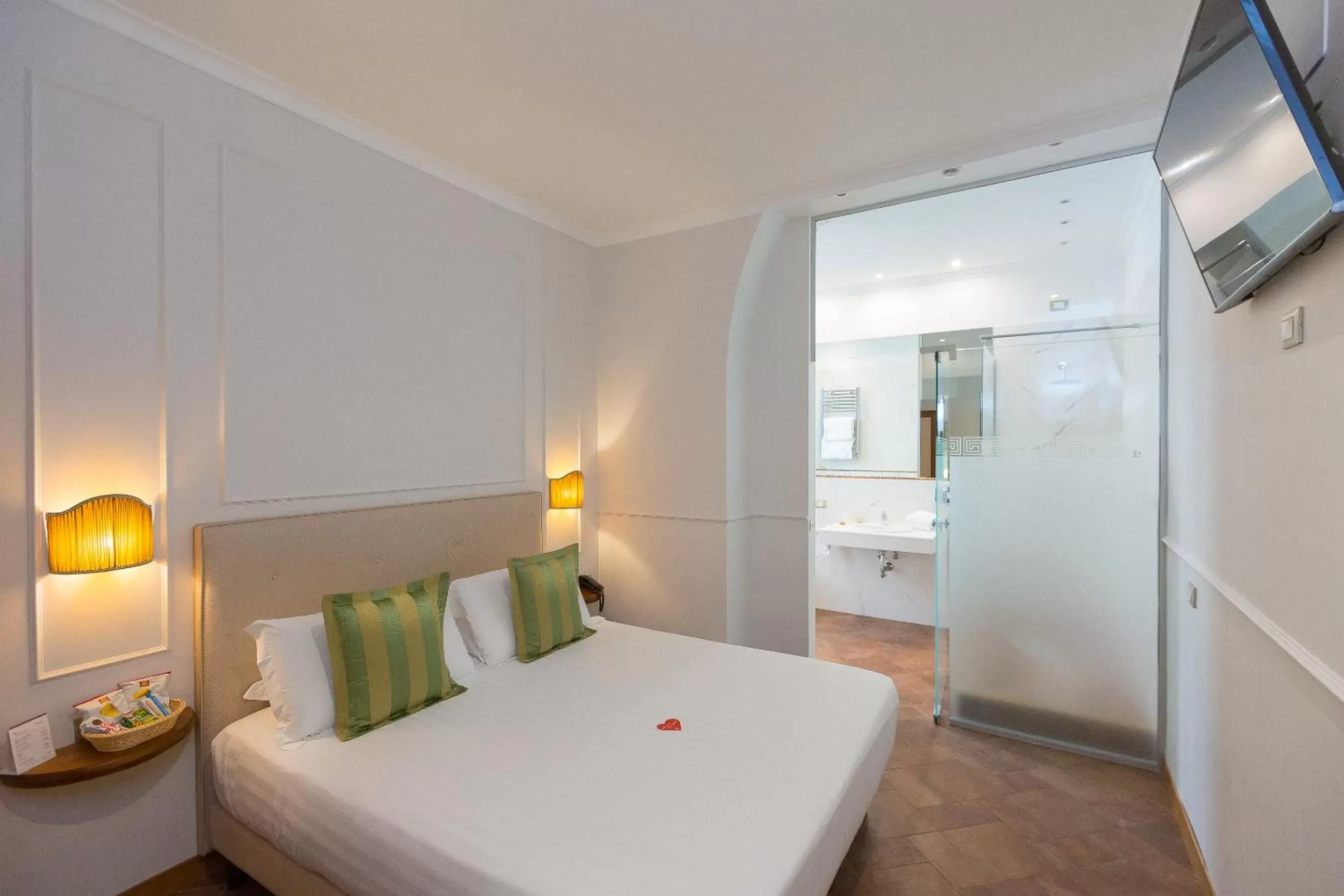 Bed in Hotel Milton Roma