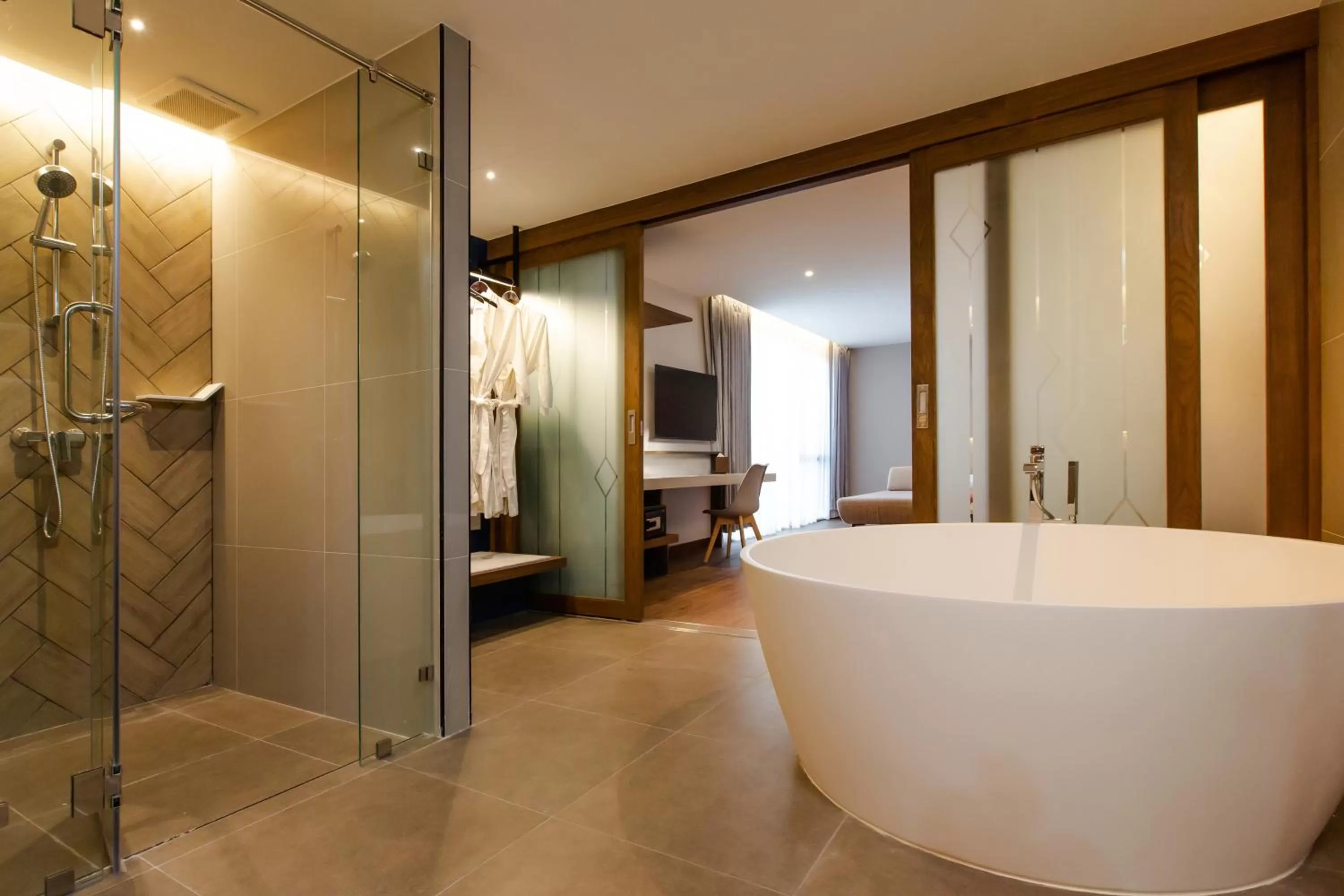 Bath in Centara Life Hotel Bangkok Phra Nakhon