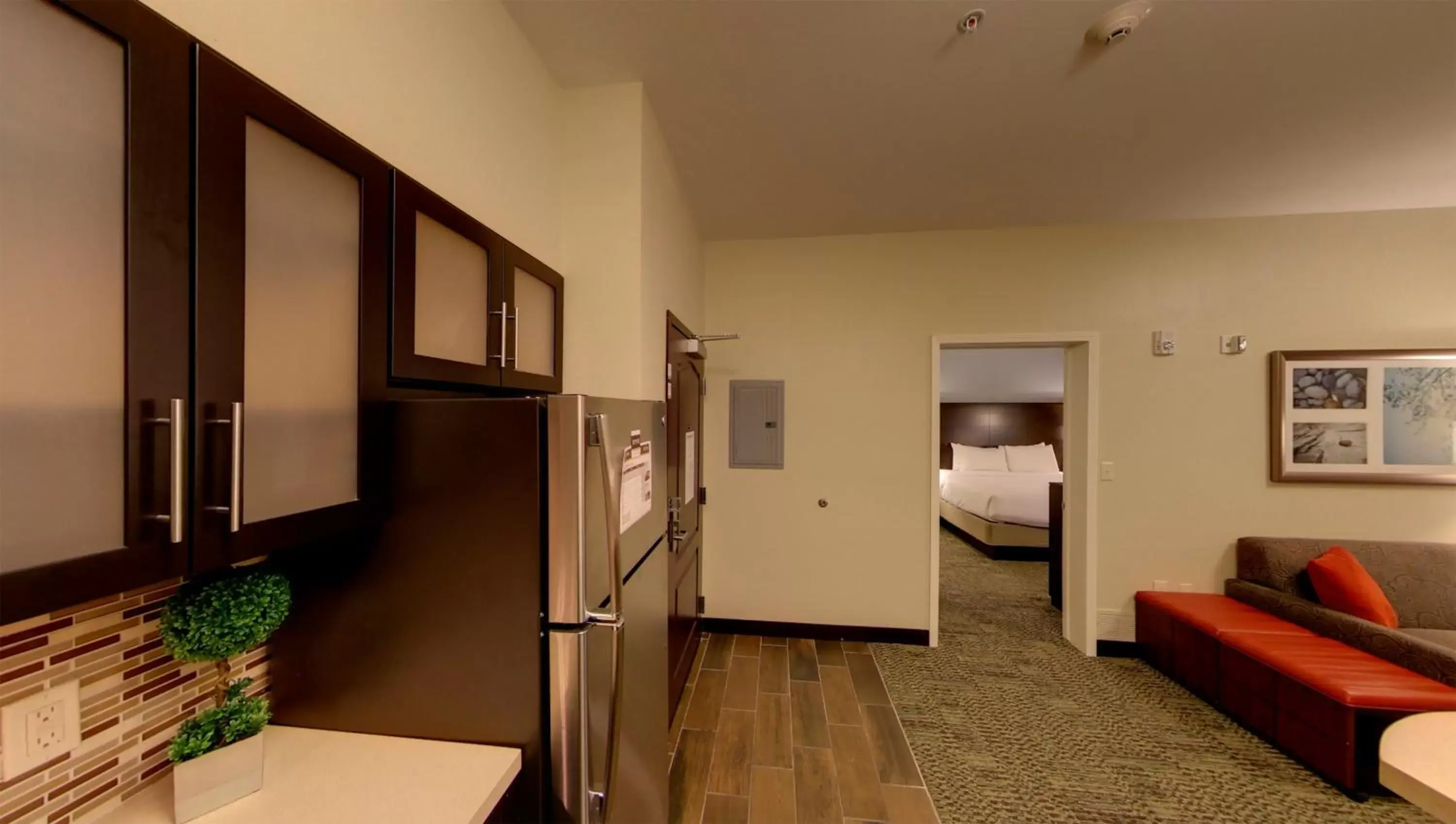 Photo of the whole room, Seating Area in Staybridge Suites Ann Arbor - Research Parkway, an IHG Hotel