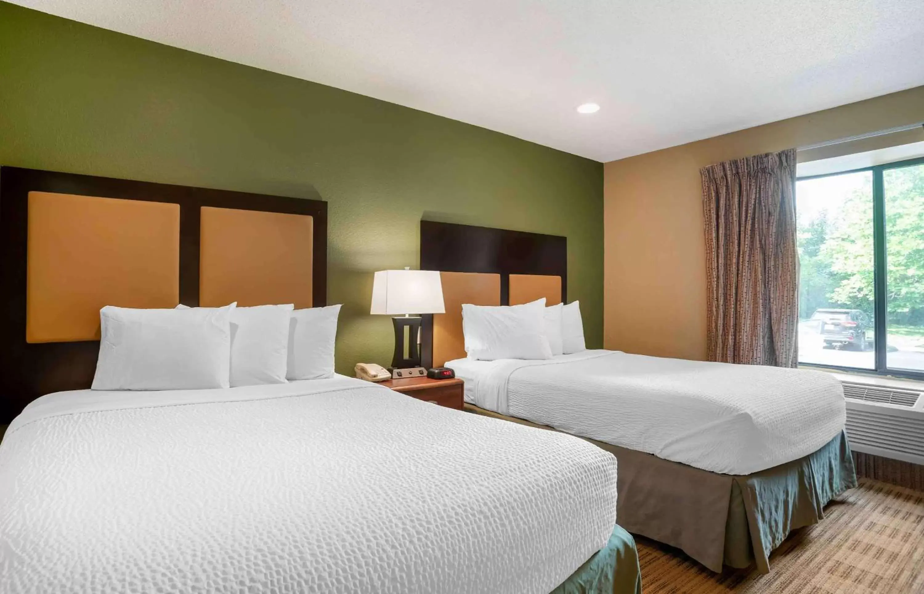 Bedroom, Bed in Extended Stay America Select Suites - Columbia - Gateway Drive