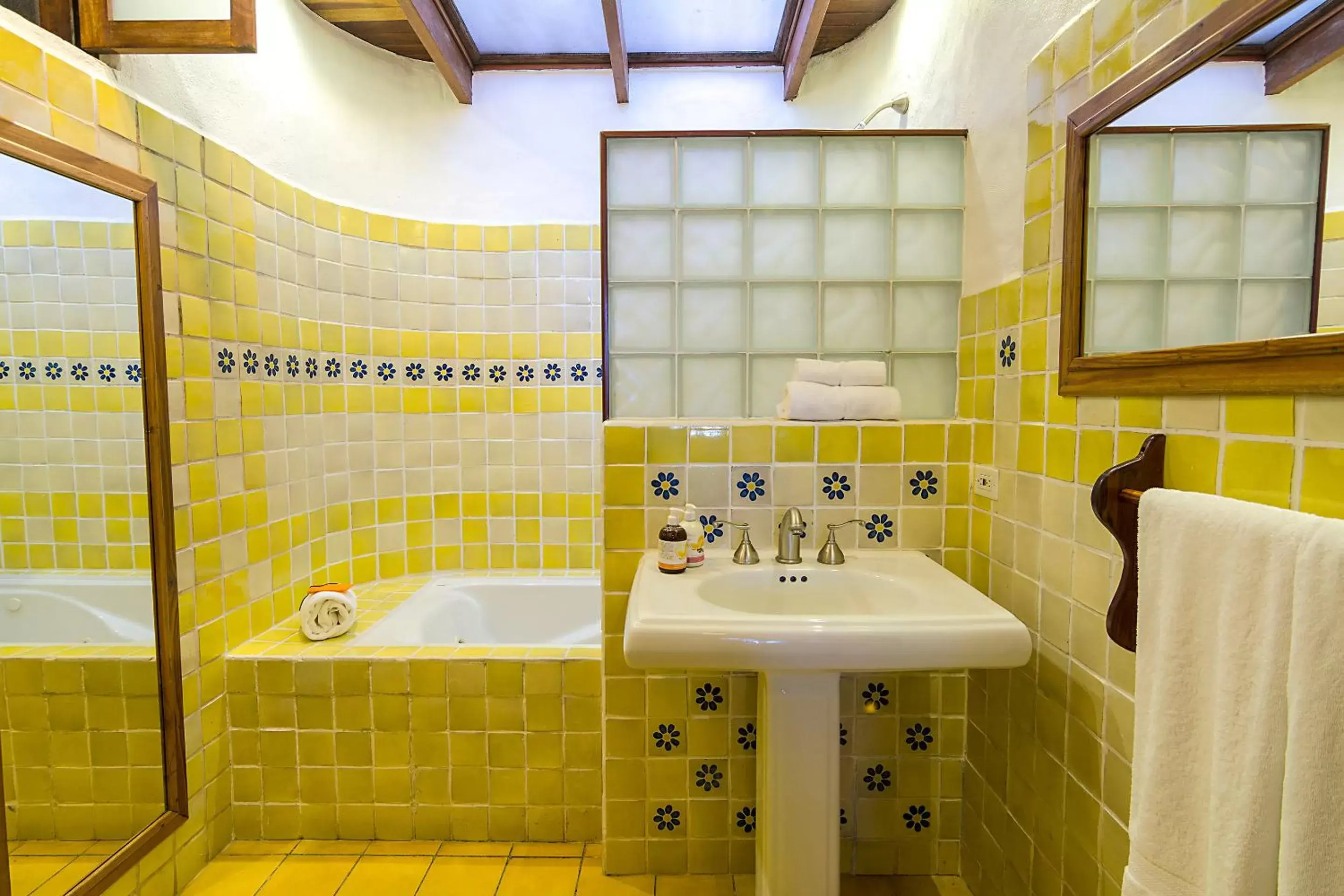 Bathroom in Finca Rosa Blanca Coffee Farm and Inn