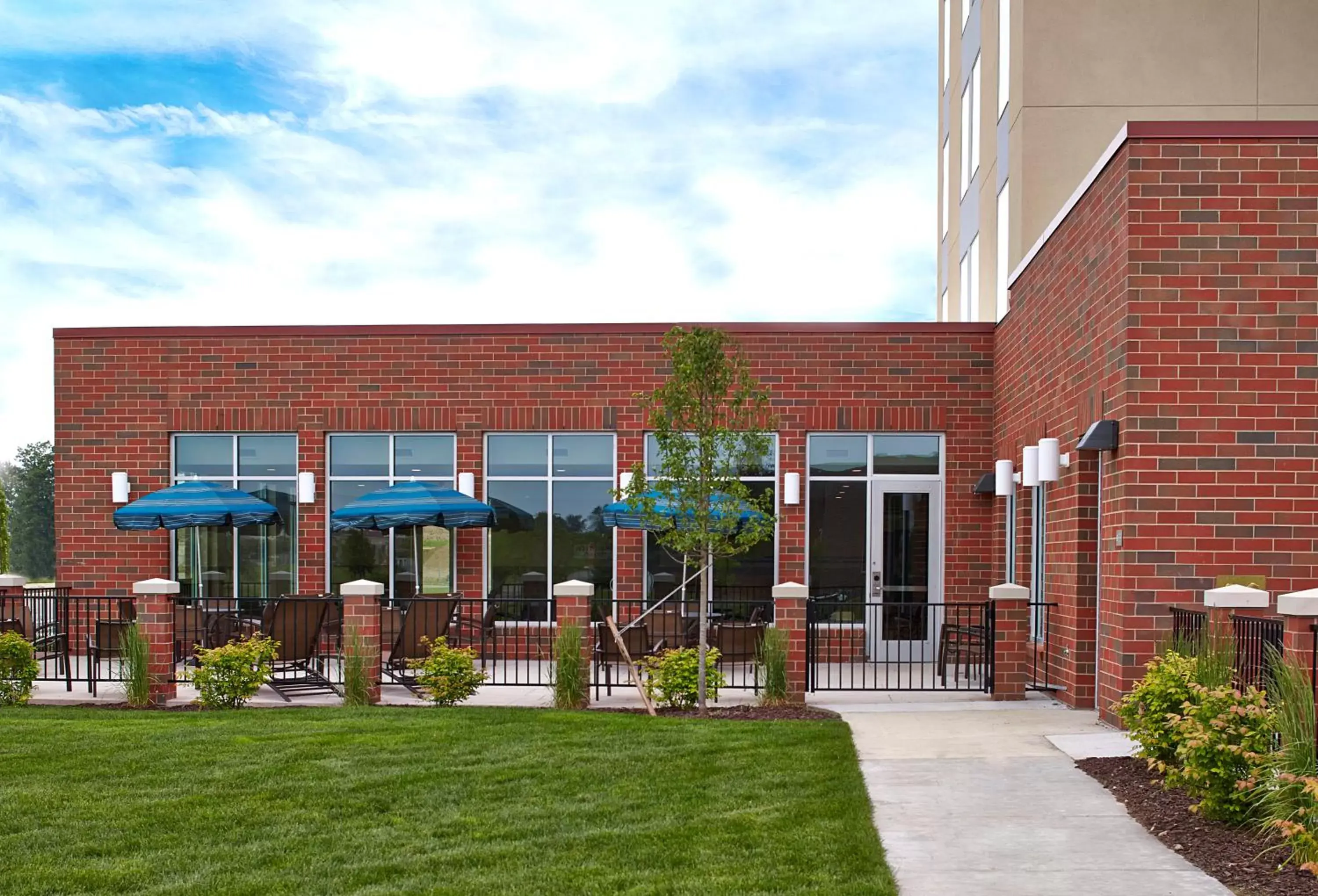 Patio, Property Building in Hyatt Place Lansing-East