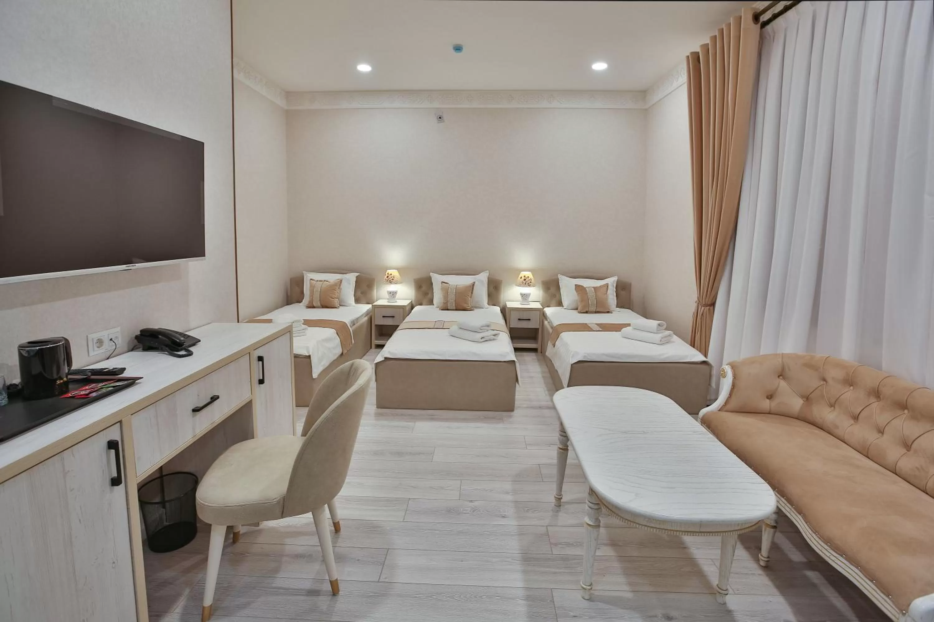 Photo of the whole room in Asian Plaza