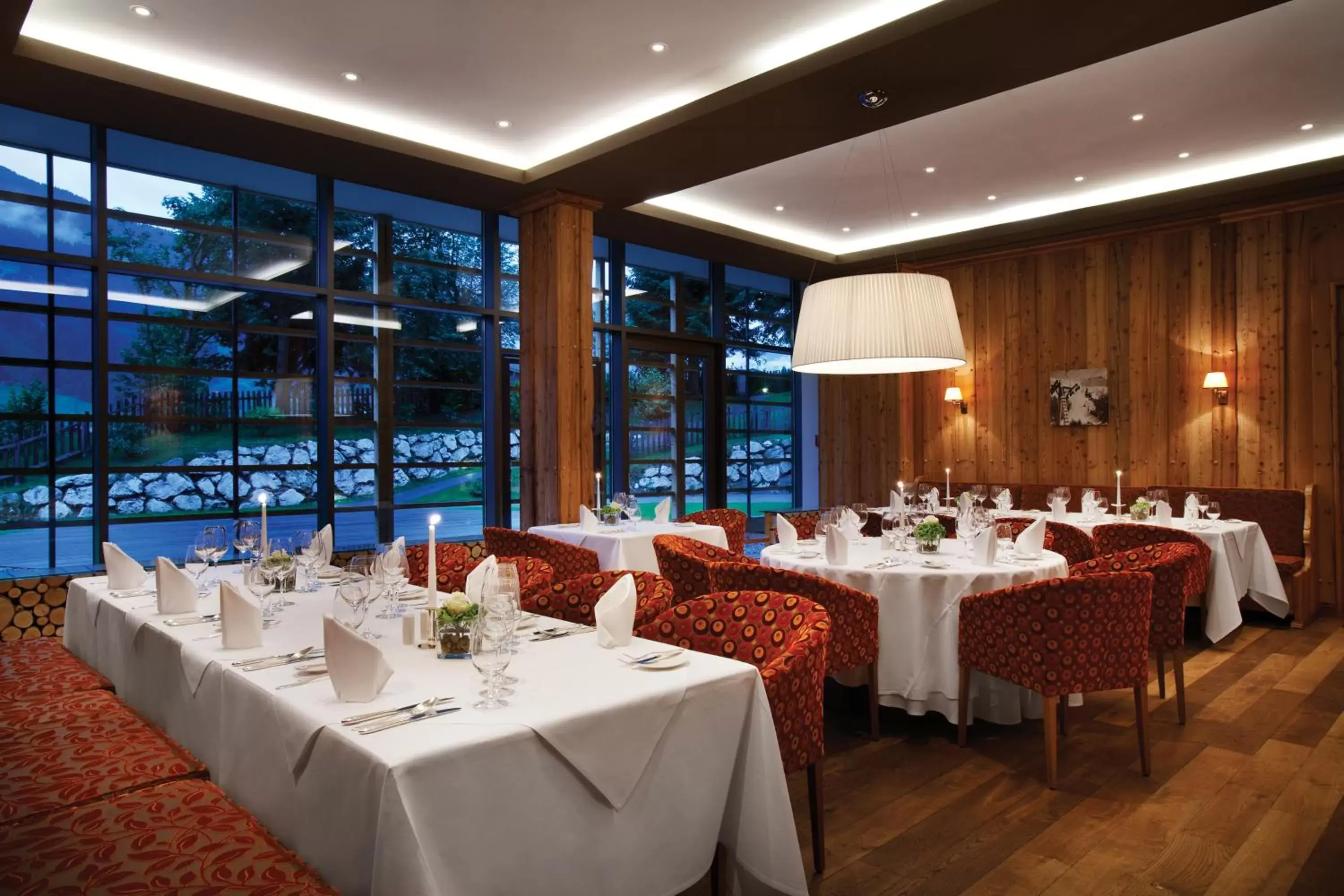Restaurant/Places to Eat in Kempinski Hotel Das Tirol