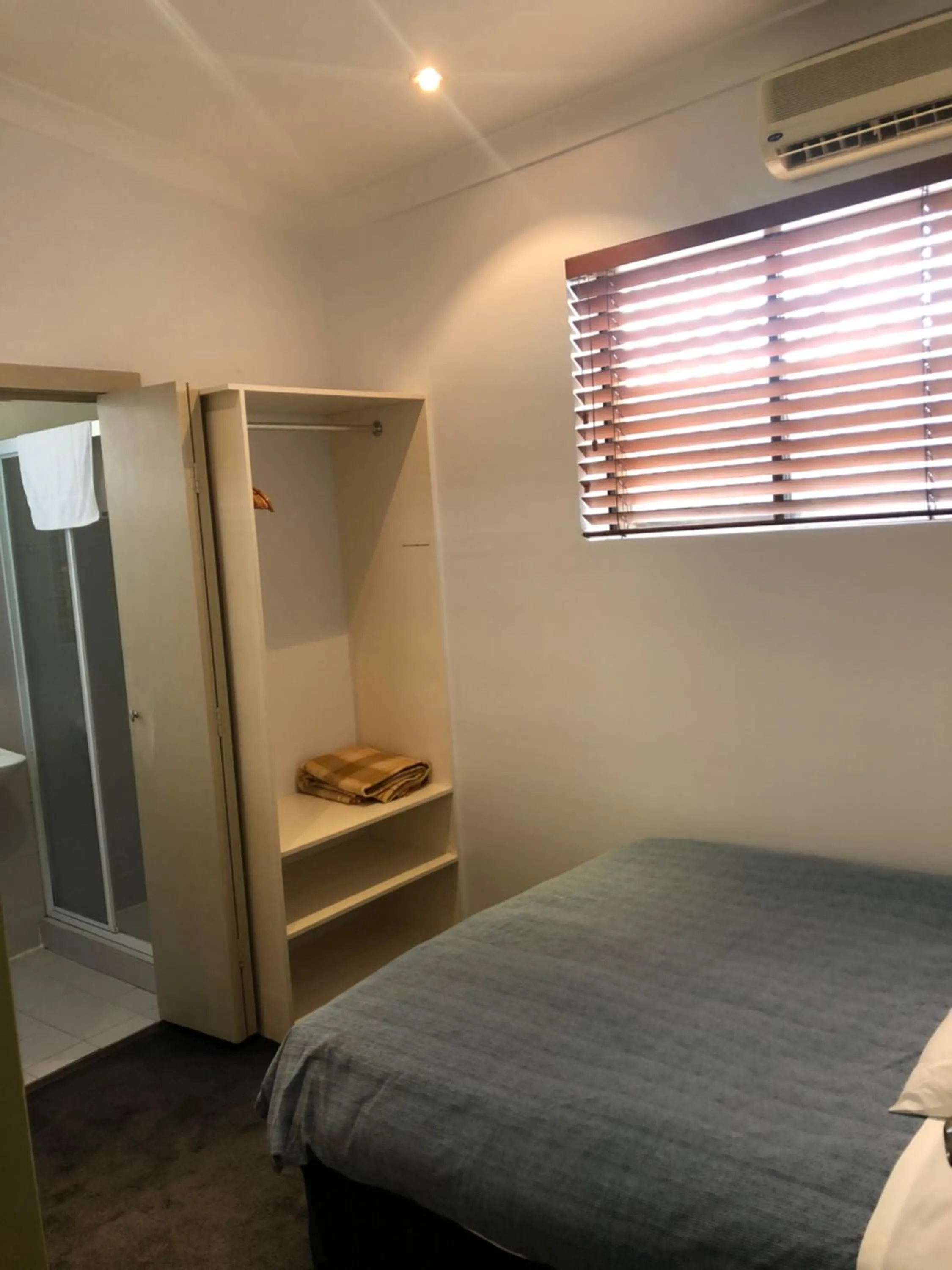 Bedroom, Bed in Hotel 59 Sydney