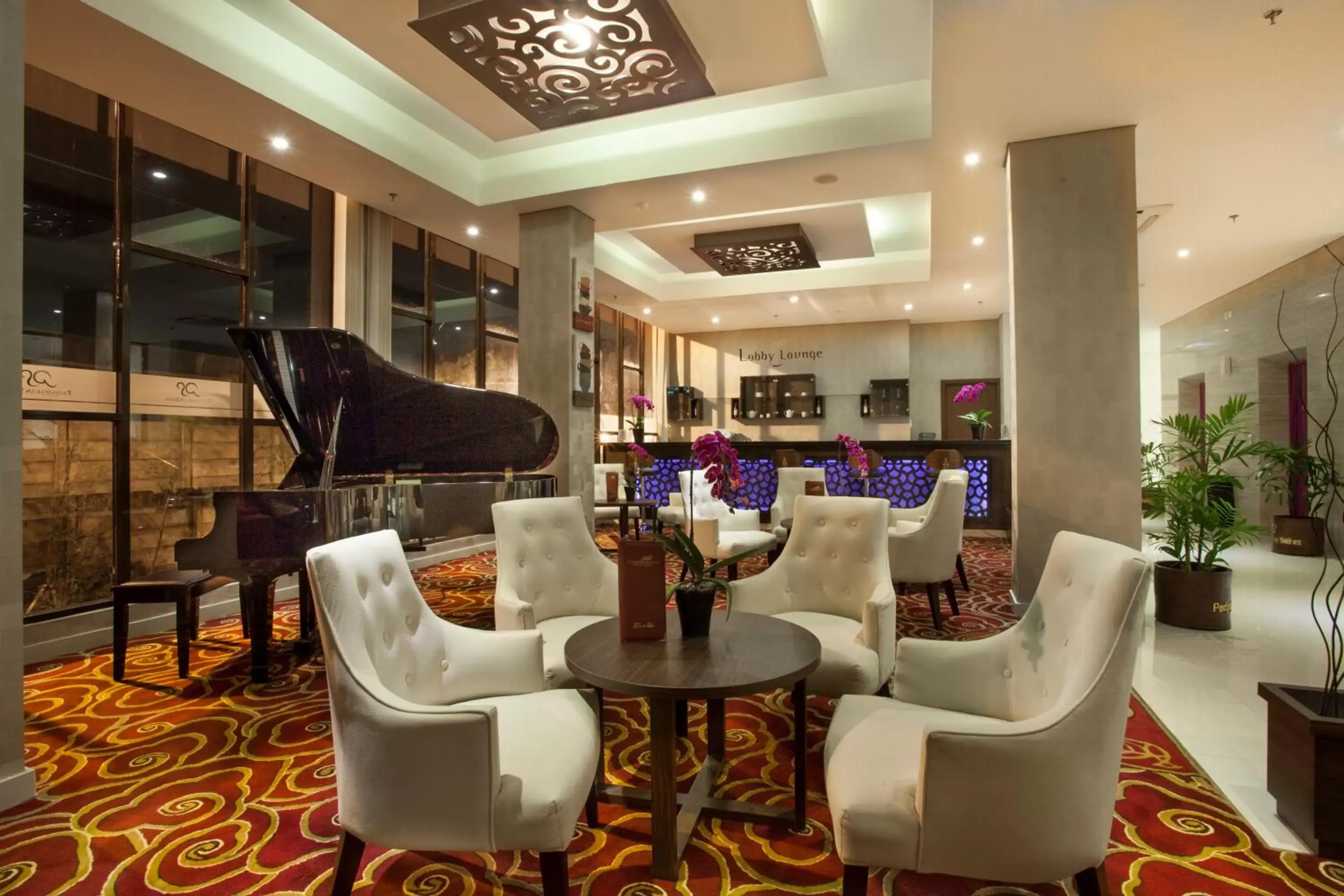 Communal lounge/ TV room in Padjadjaran Suites Resort and Convention Hotel