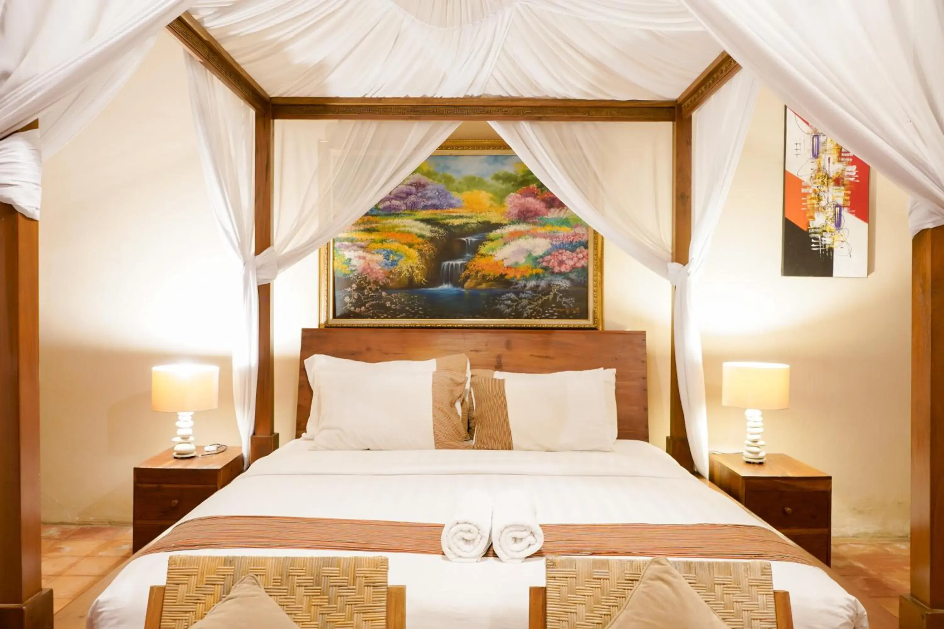Bed in Rajaklana Resort and Spa