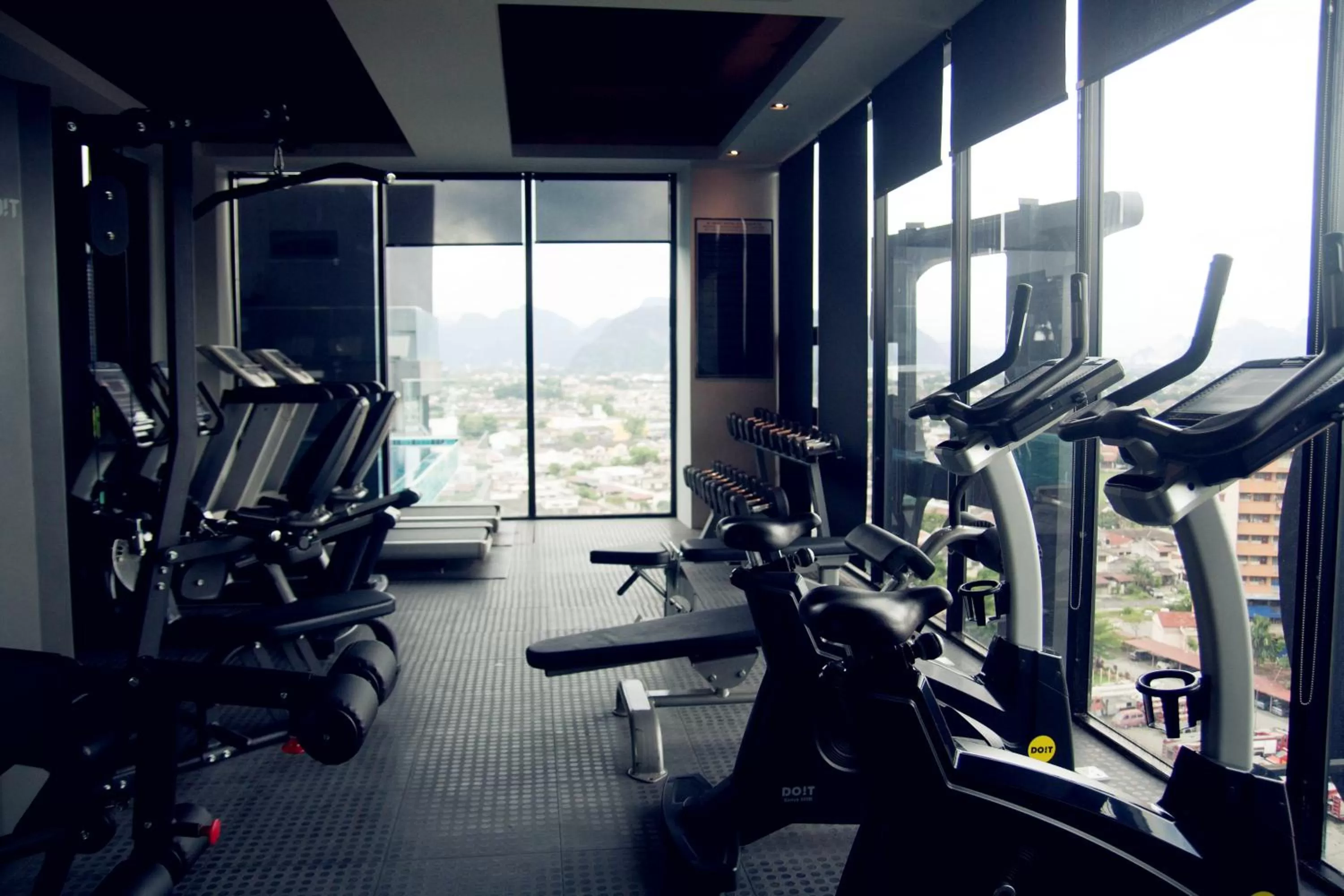Fitness centre/facilities in M Roof Hotel & Residences