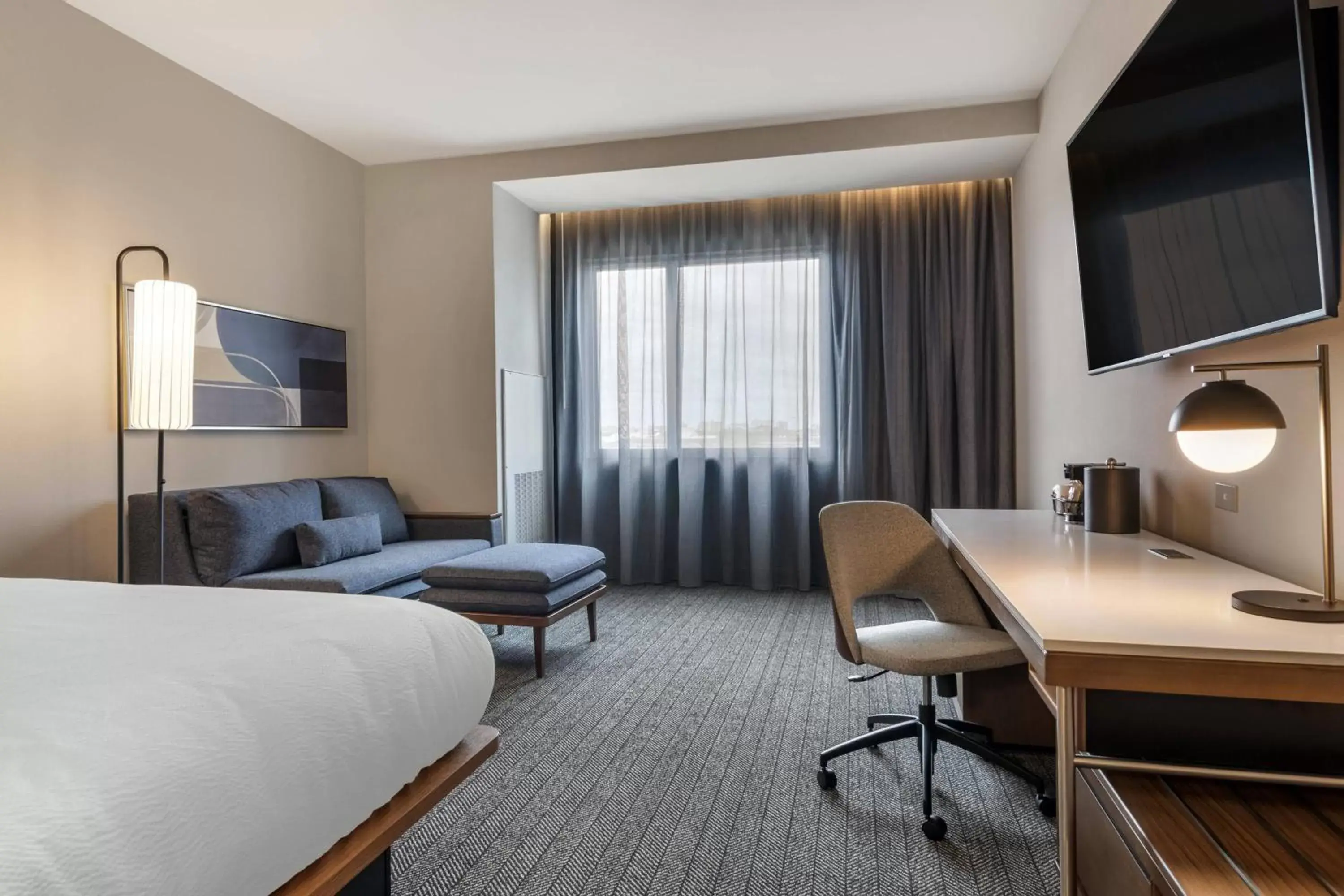 Photo of the whole room, TV/Entertainment Center in Courtyard by Marriott Fort Lauderdale Downtown