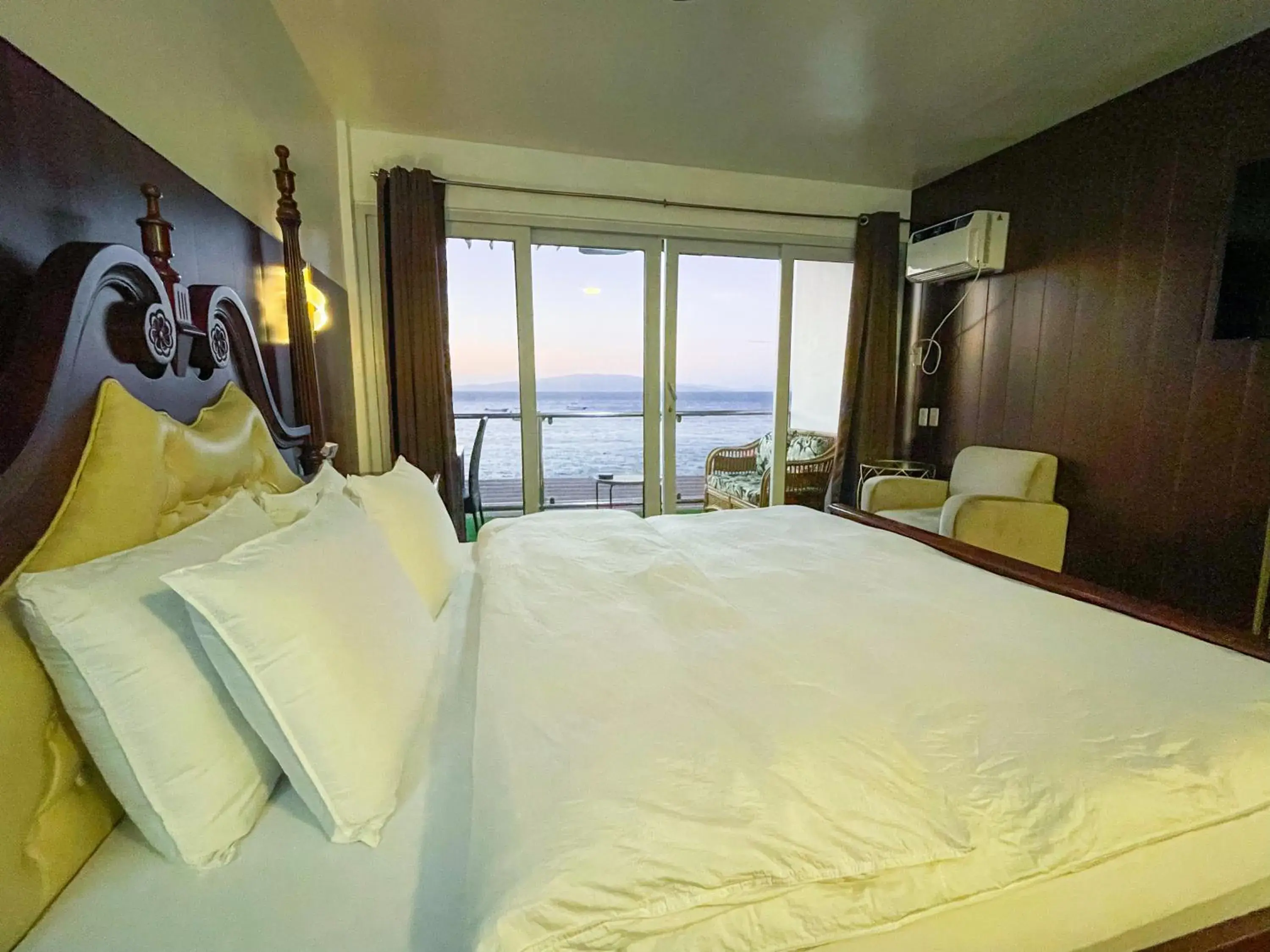 Bed in Montani Beach Resort