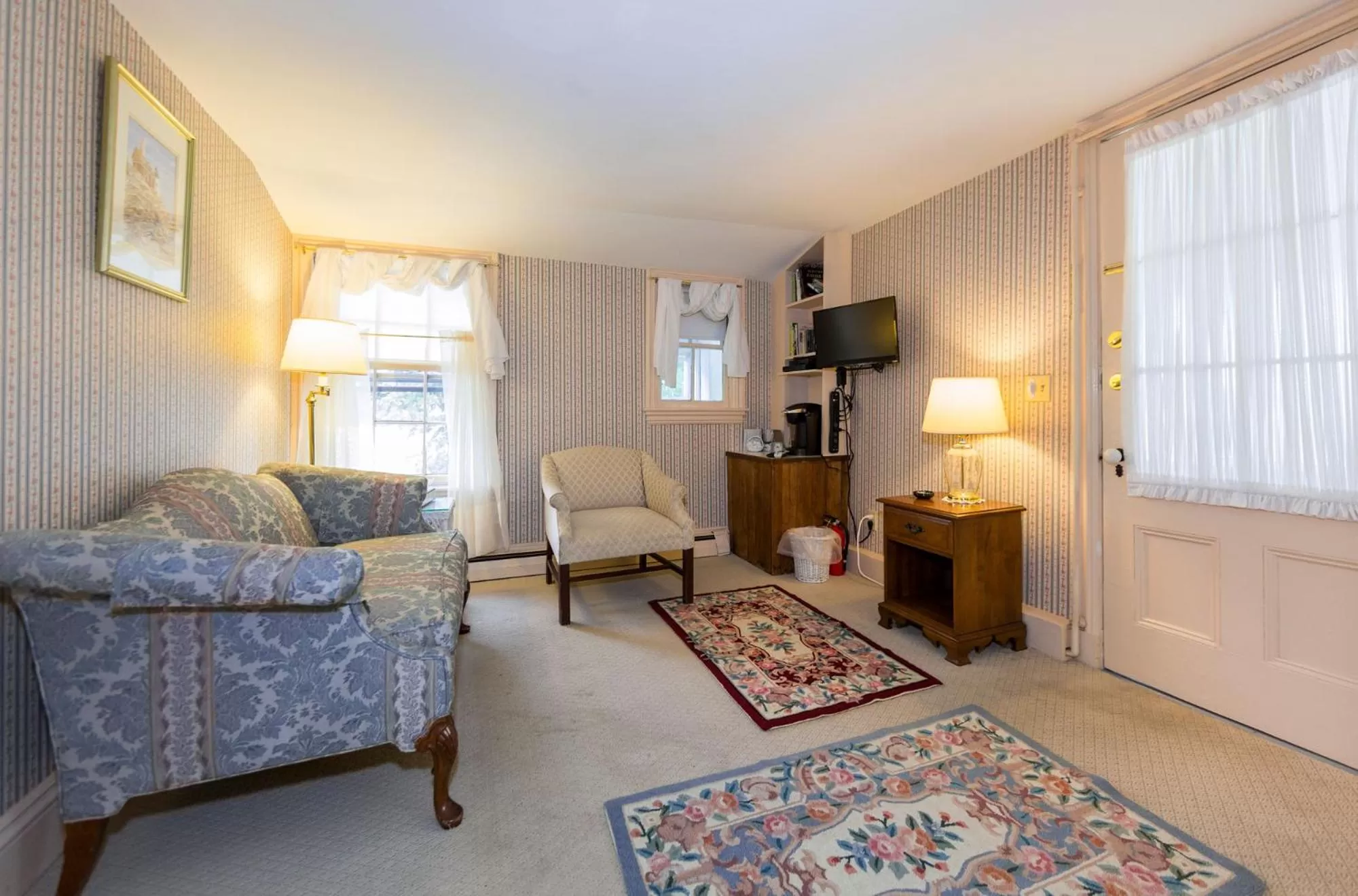 TV and multimedia, Seating Area in The Elmhurst Inn