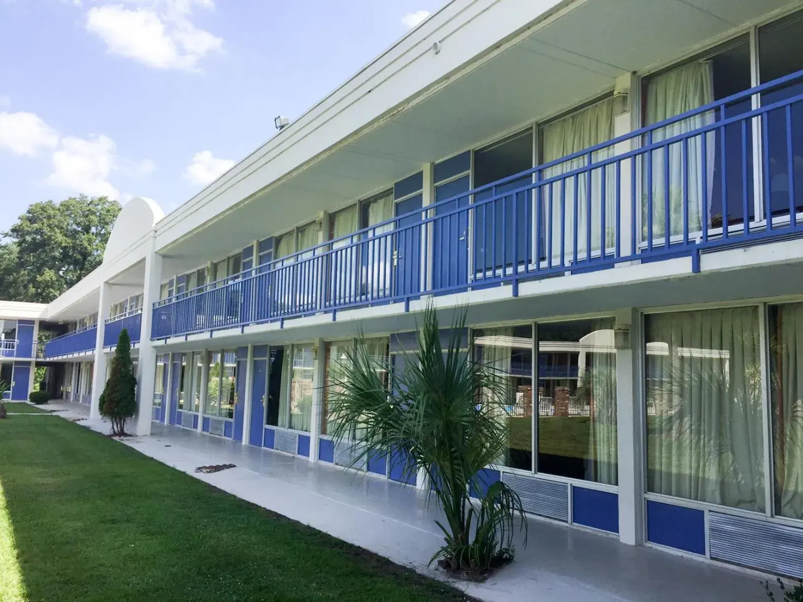 Property Building in Econo Lodge