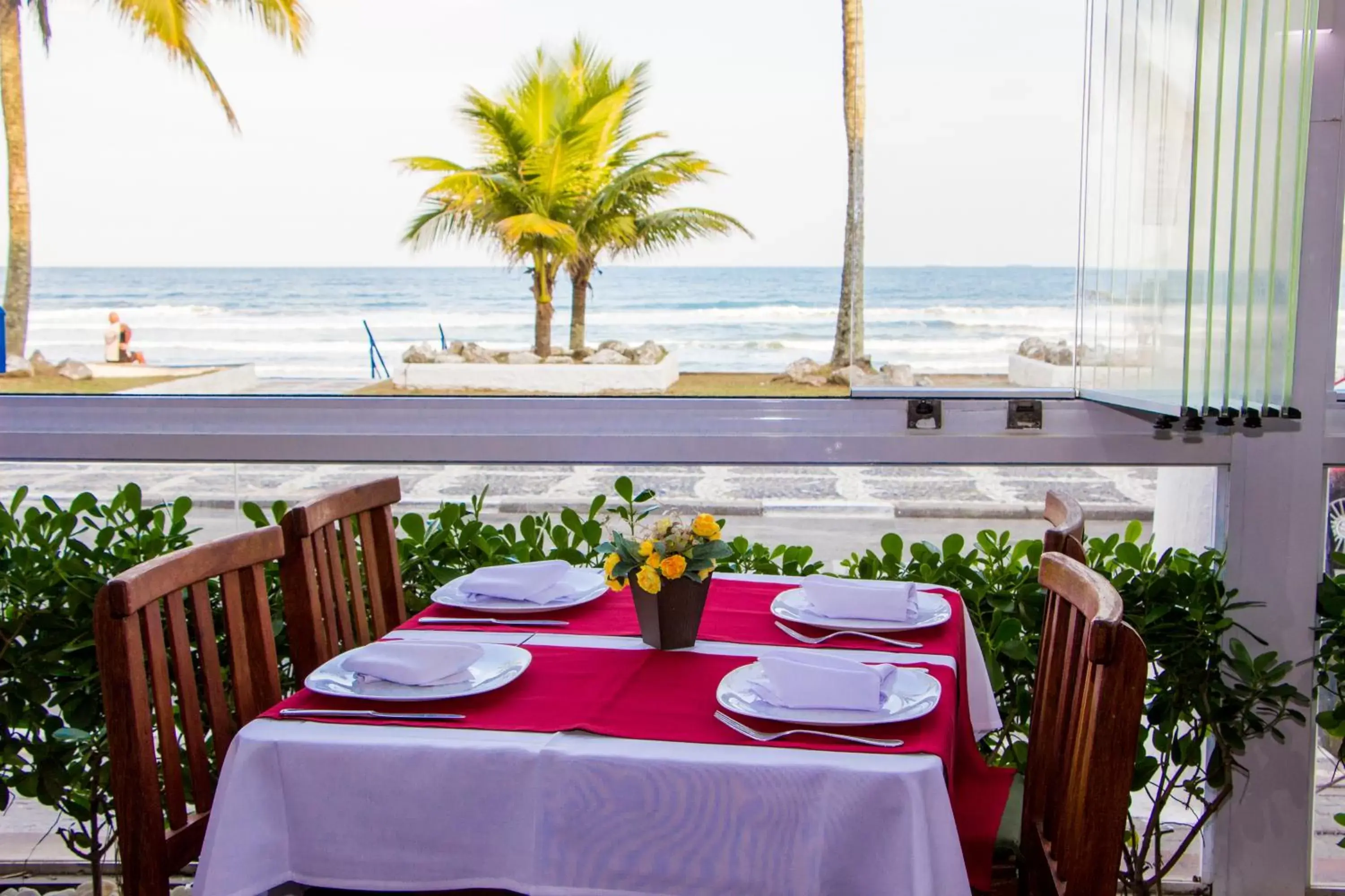 Restaurant/Places to Eat in Strand Hotel Guarujá Frente Mar