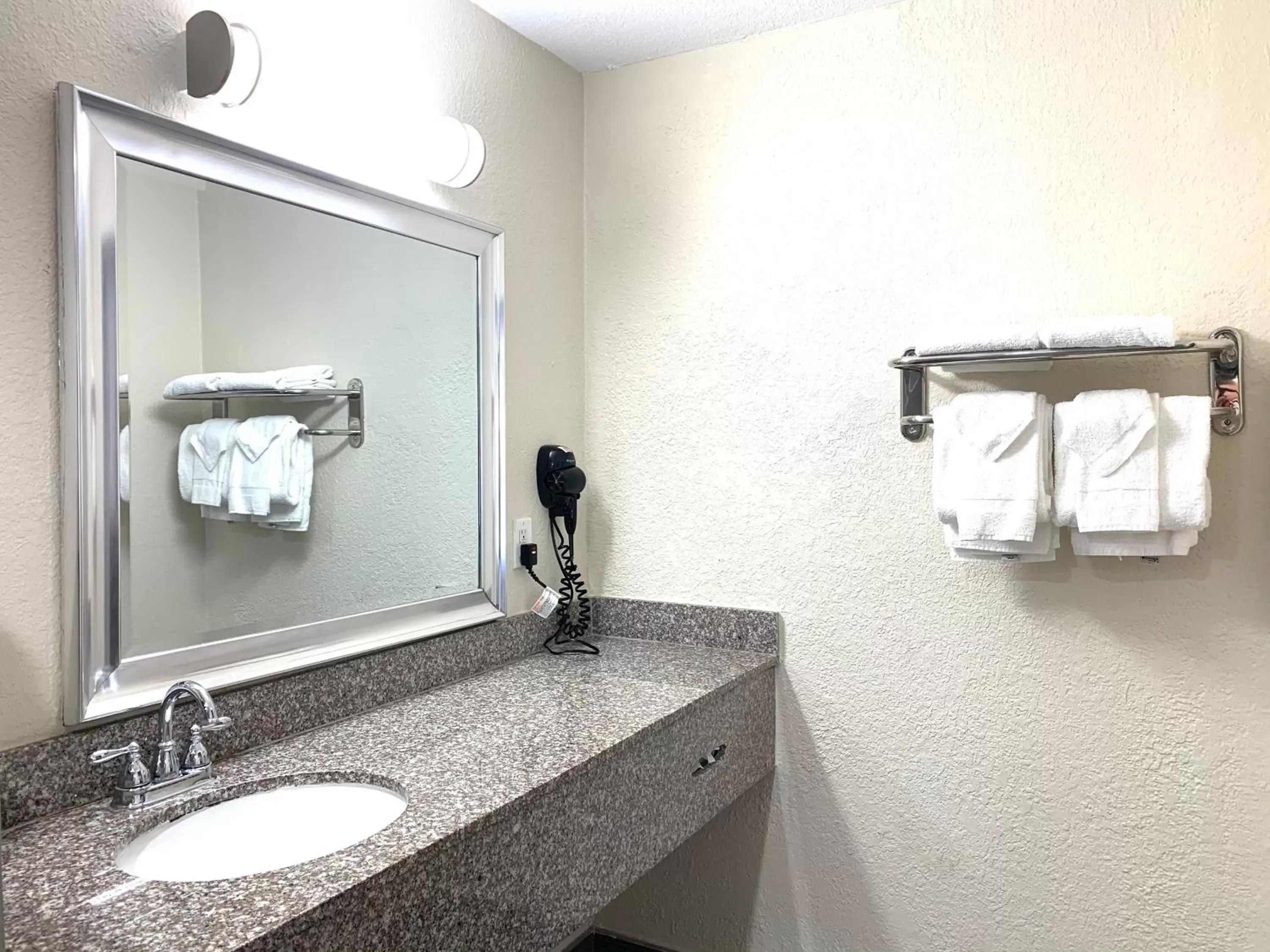 Bathroom in Rodeway Inn & Suites Fort Lauderdale Airport & Cruise Port