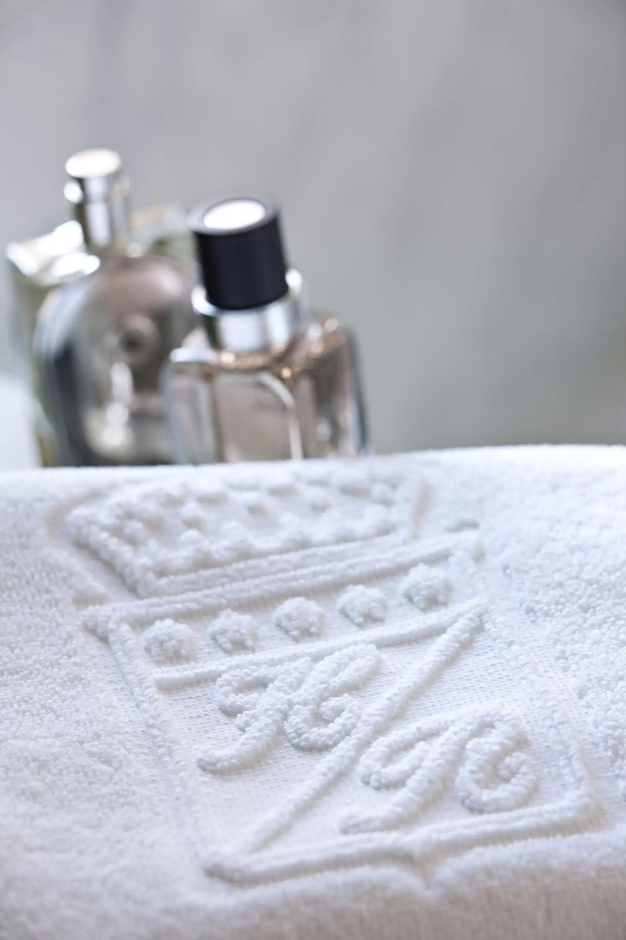 Bathroom, Bed in Hotel Royal