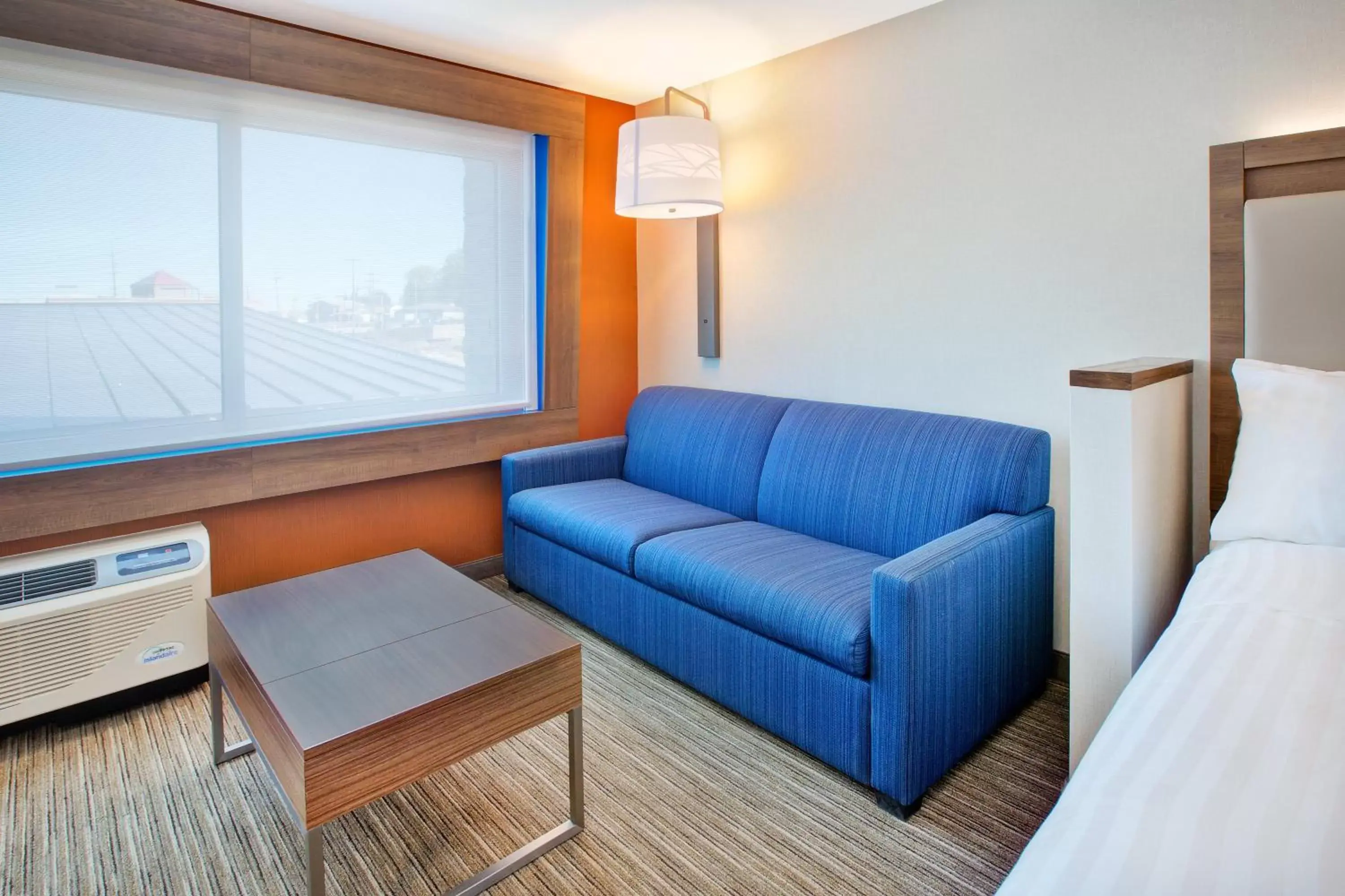 Photo of the whole room, Seating Area in Holiday Inn Express & Suites New Castle, an IHG Hotel