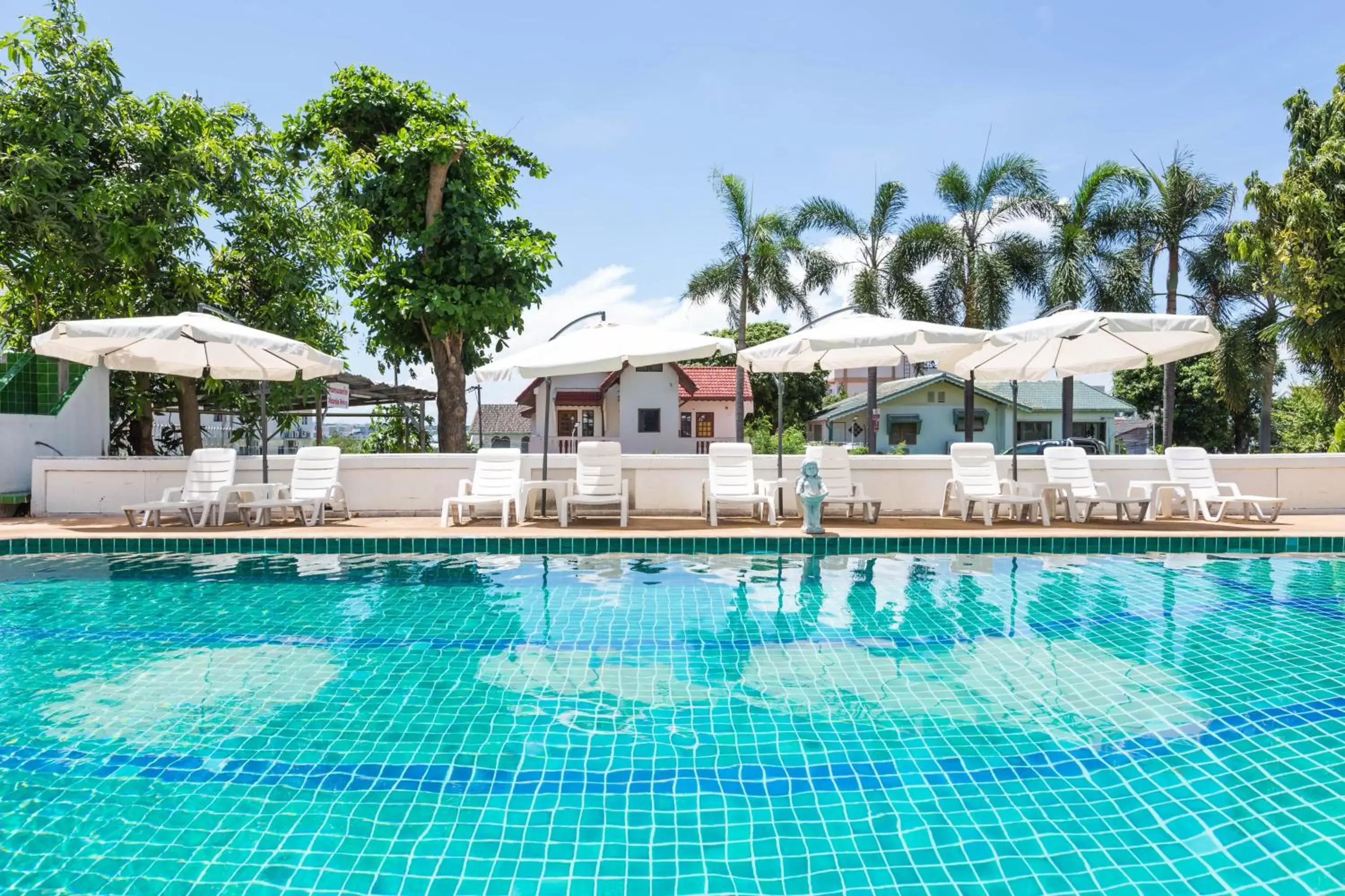 Swimming Pool in Hotel Zing