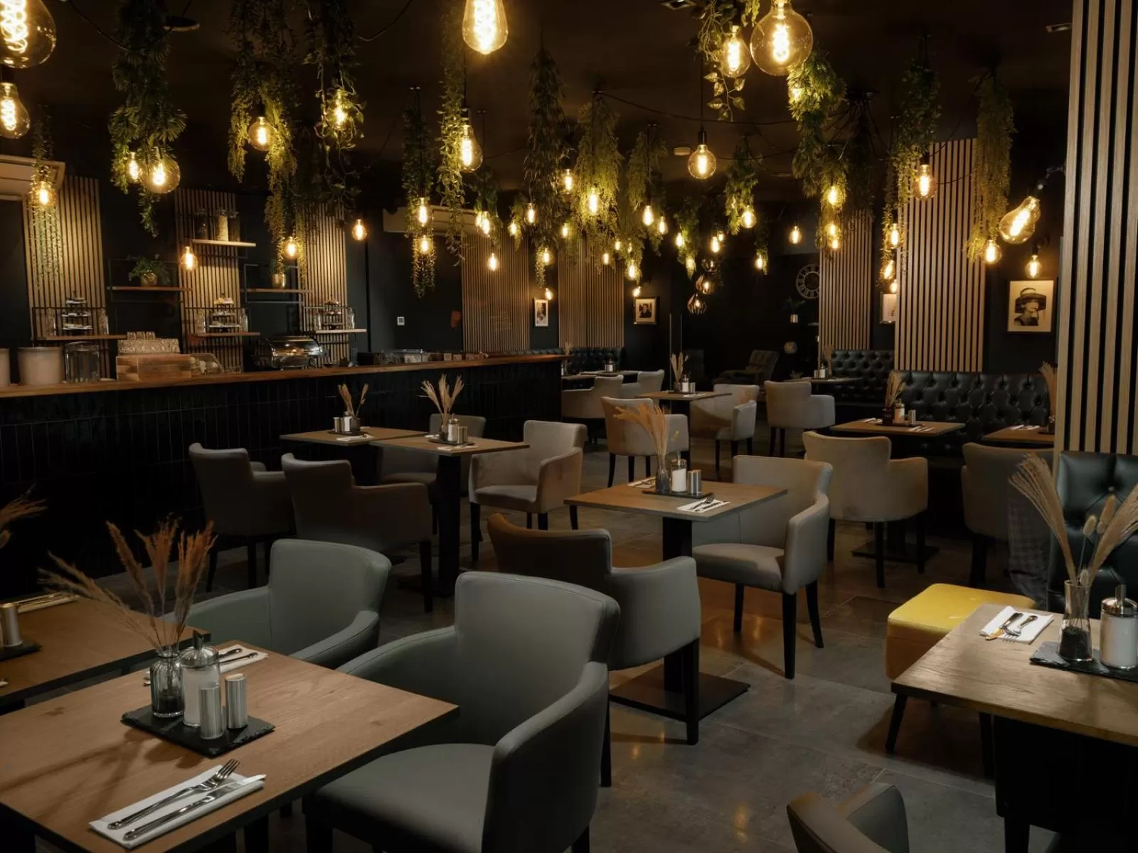 Restaurant/places to eat in THE ROOMS - Hotel & House