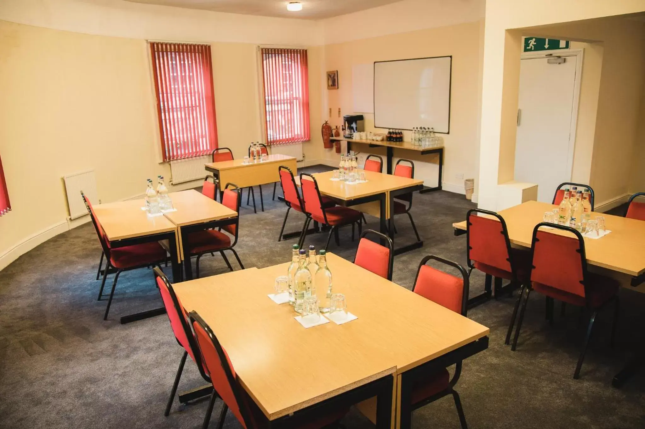 Meeting/conference room, Restaurant/Places to Eat in The Red Lion Hotel