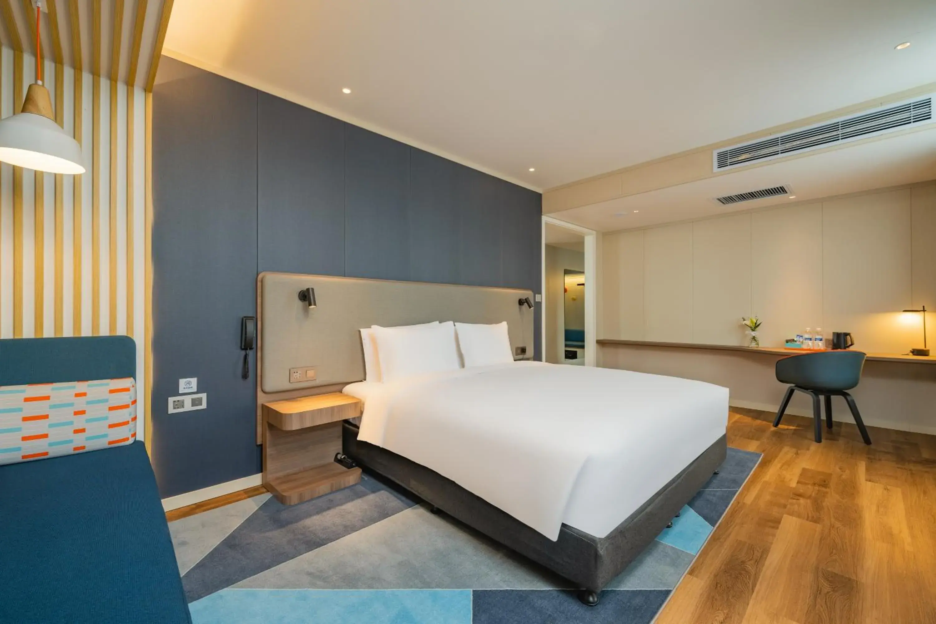 Bed in Holiday Inn Express Taiyuan High Tech Zone, an IHG Hotel