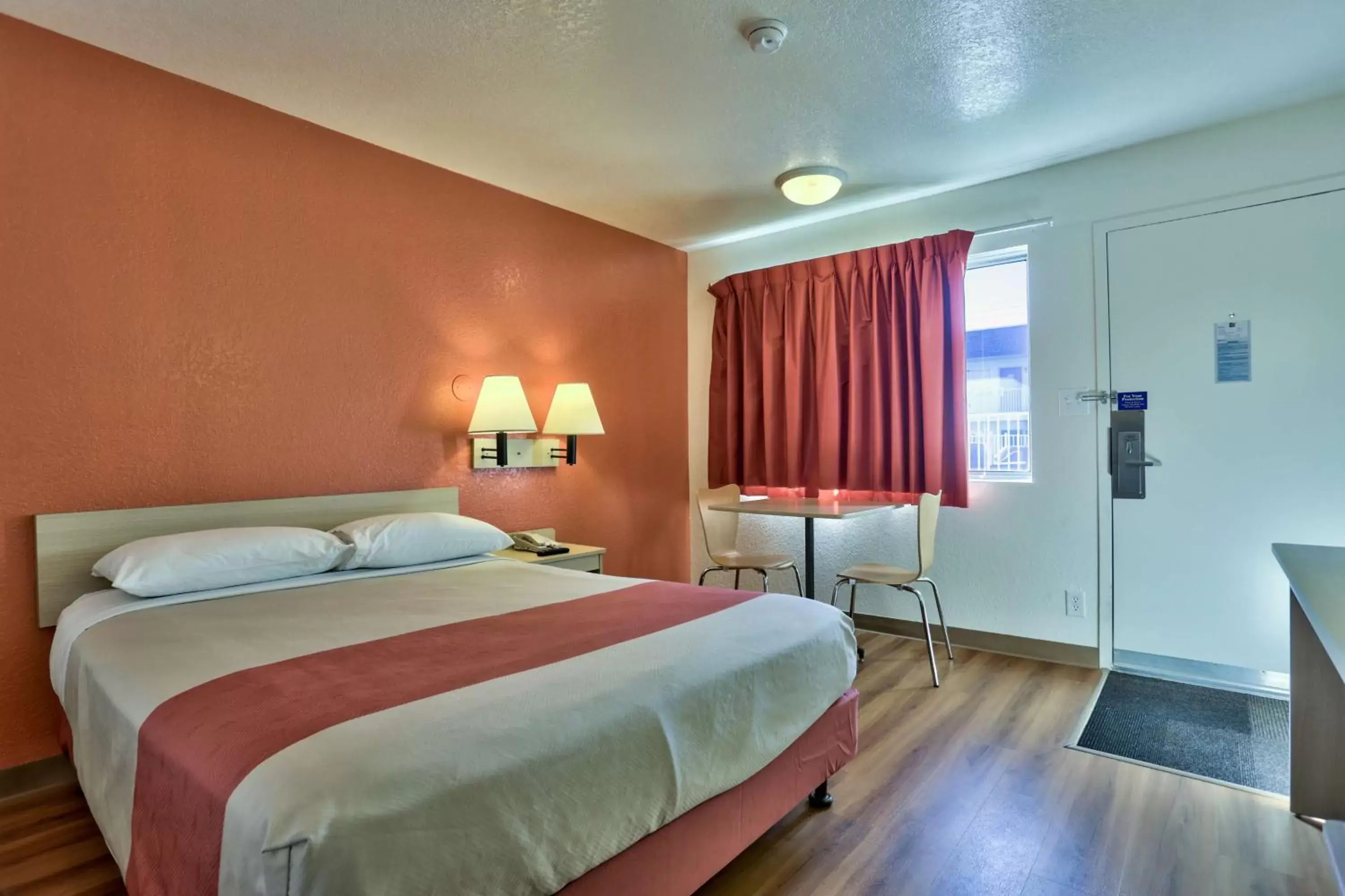 Seating area, Bed in Motel 6-Flagstaff, AZ - Butler