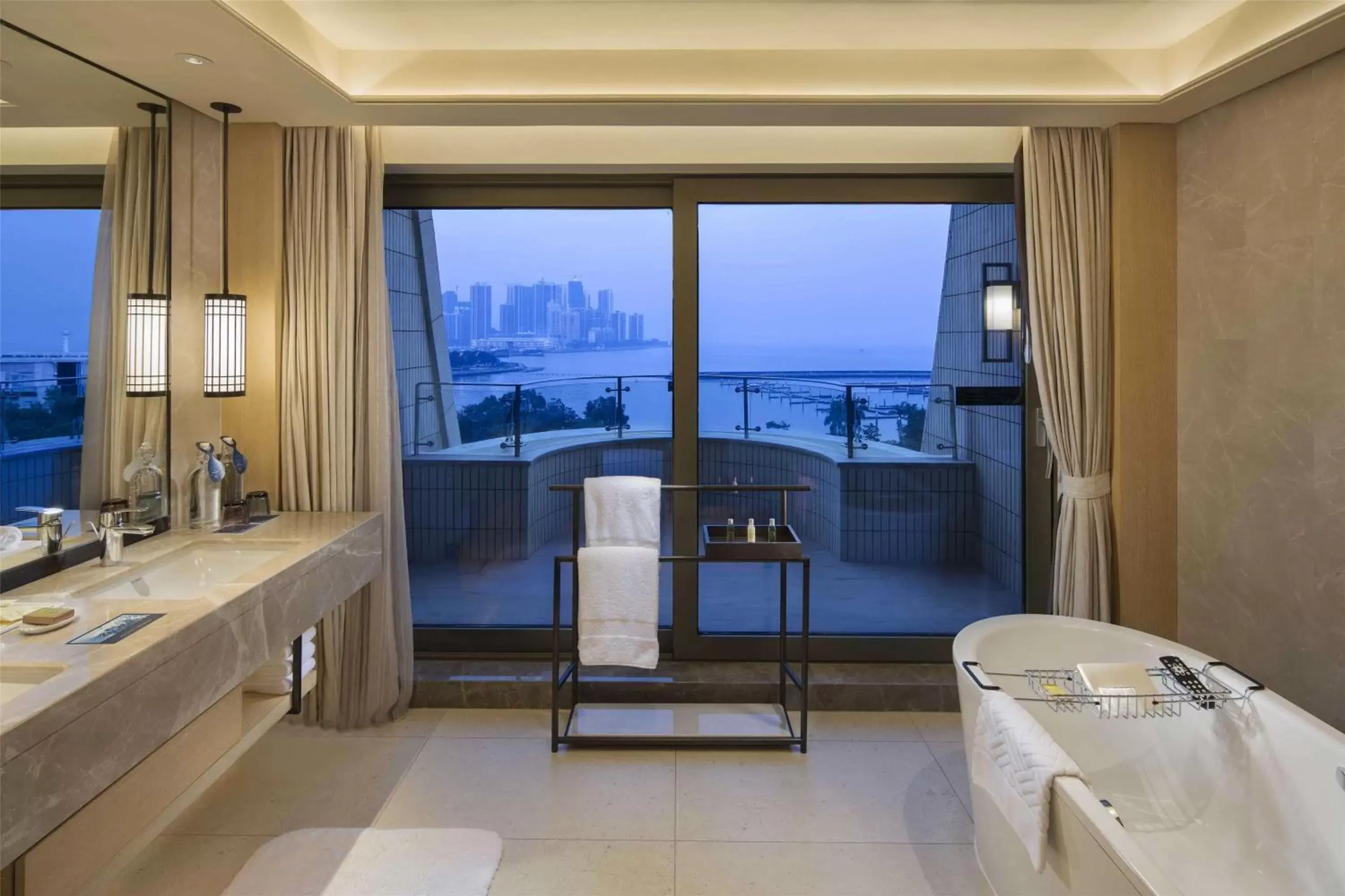 Bathroom in Hilton Shenzhen Shekou Nanhai