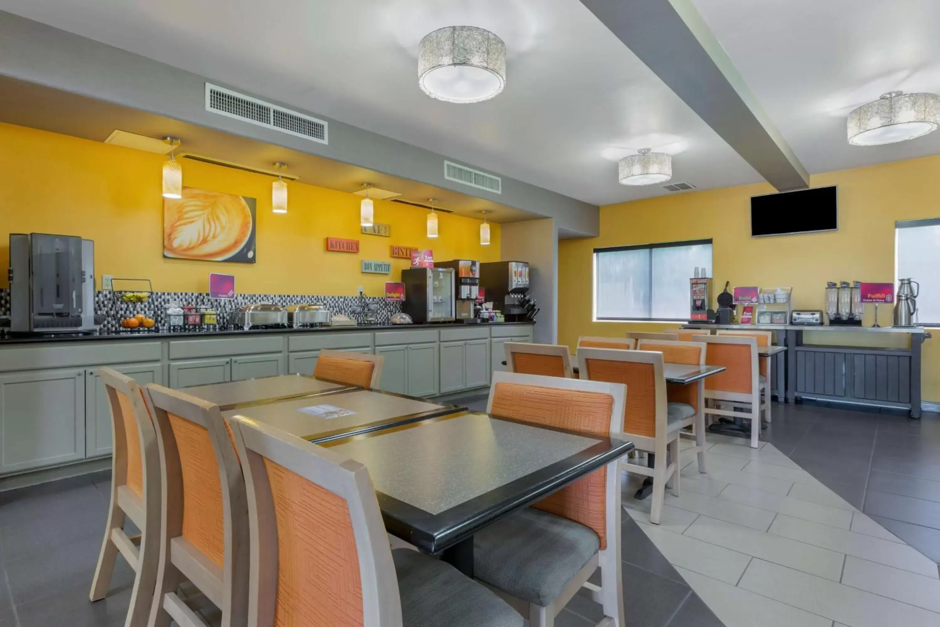 Breakfast in Best Western Plus the Four Corners Inn Breakfast in Best Western Plus the Four Corners Inn