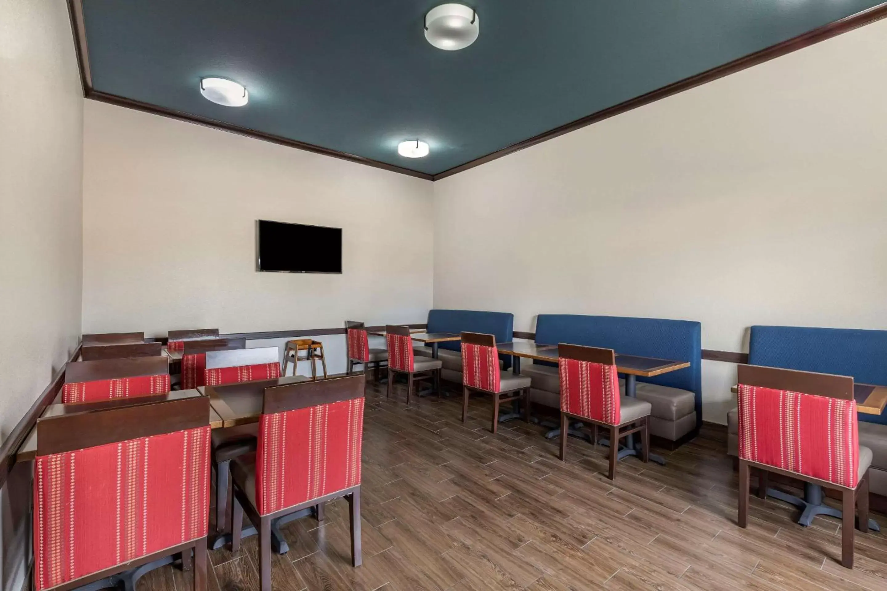 Restaurant/Places to Eat in Comfort Suites Granbury