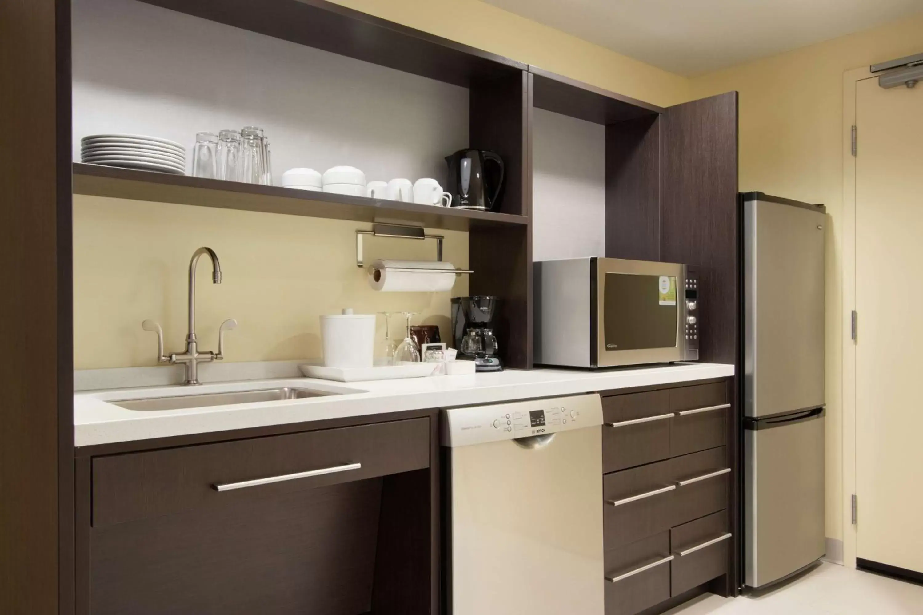 Kitchen or kitchenette, Kitchen/Kitchenette in Home2 Suites by Hilton Fort St. John