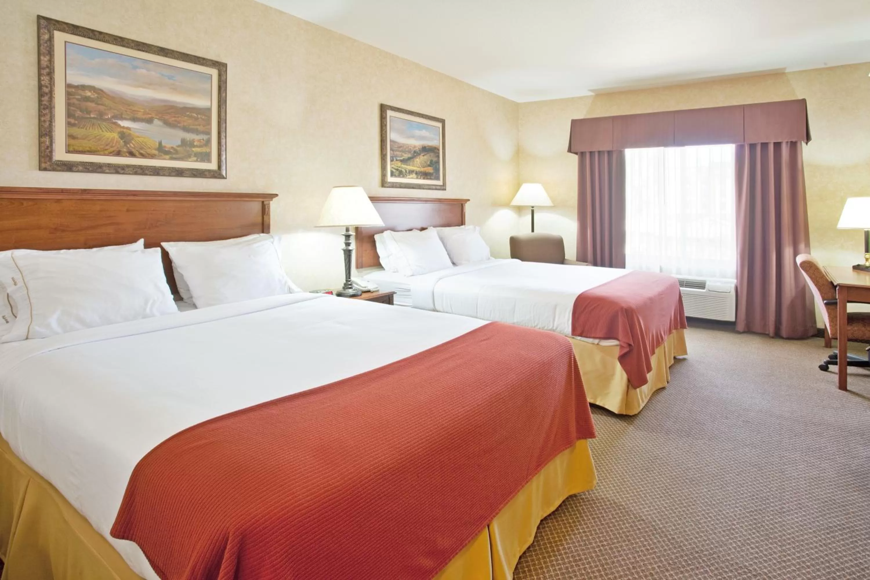 Bed in Holiday Inn Express Hotel & Suites Barstow by IHG
