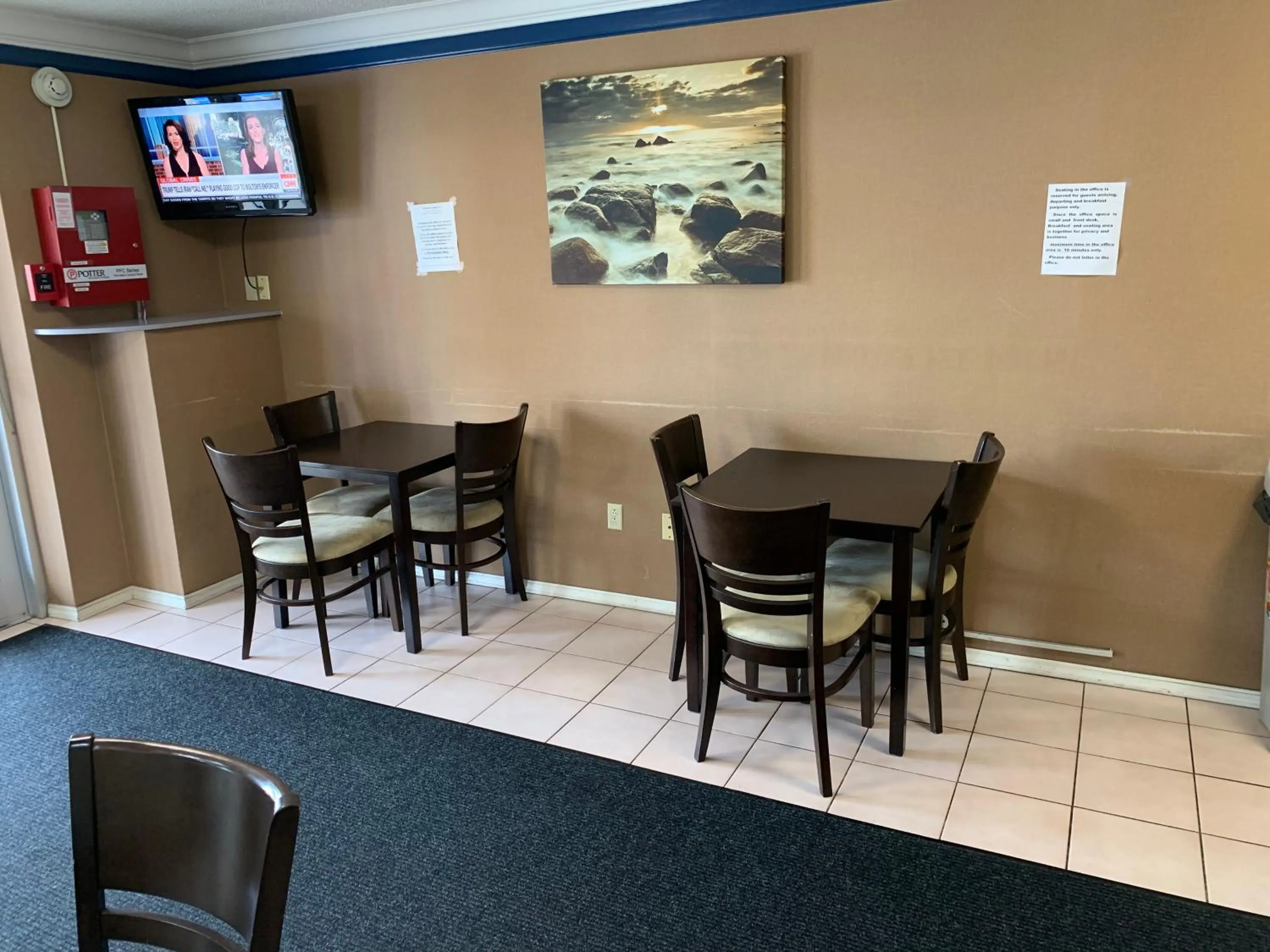 Breakfast in University Manor Inn