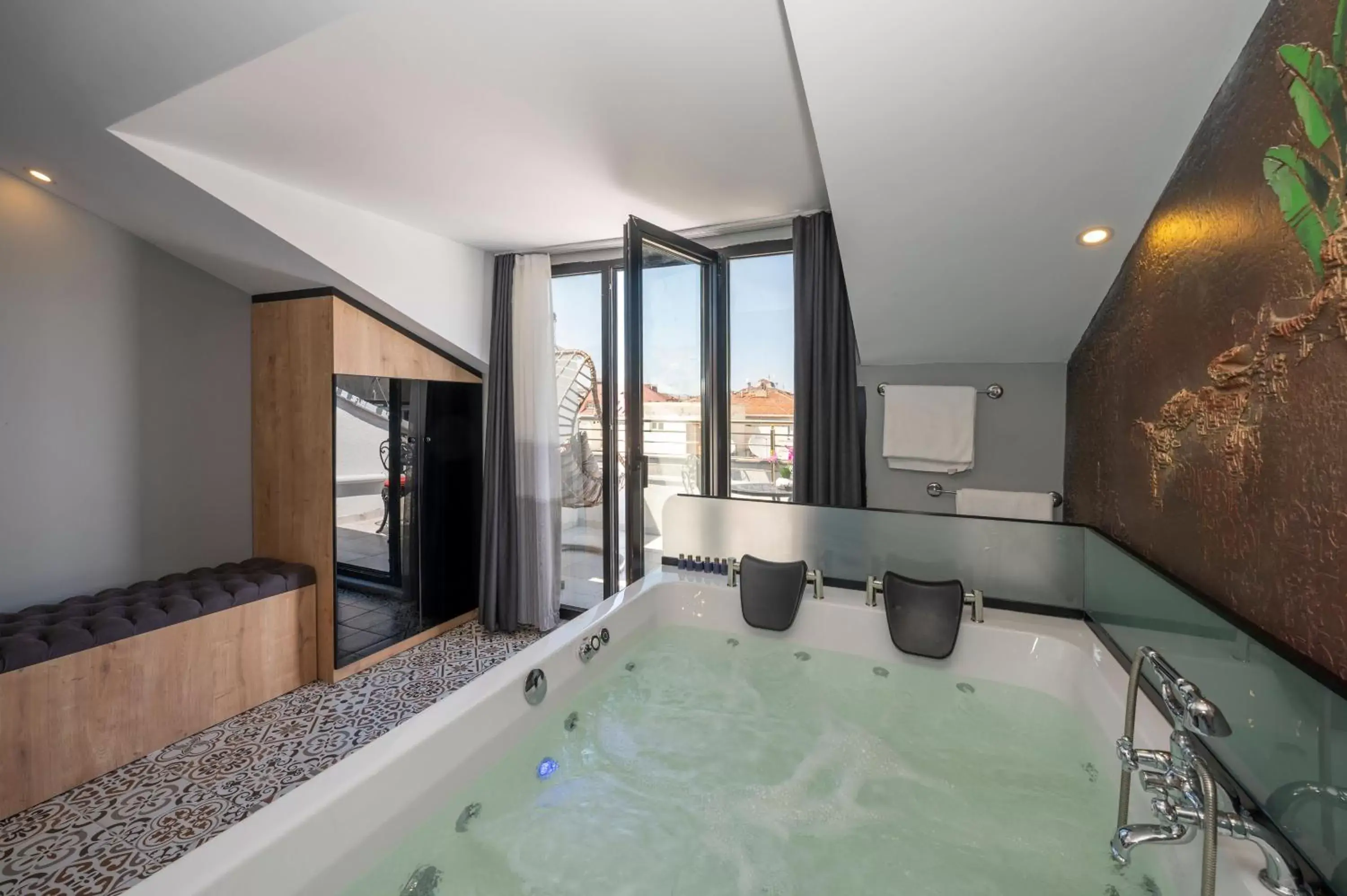 Photo of the whole room in Grand Palace Hotel Photo of the whole room in Grand Palace Hotel