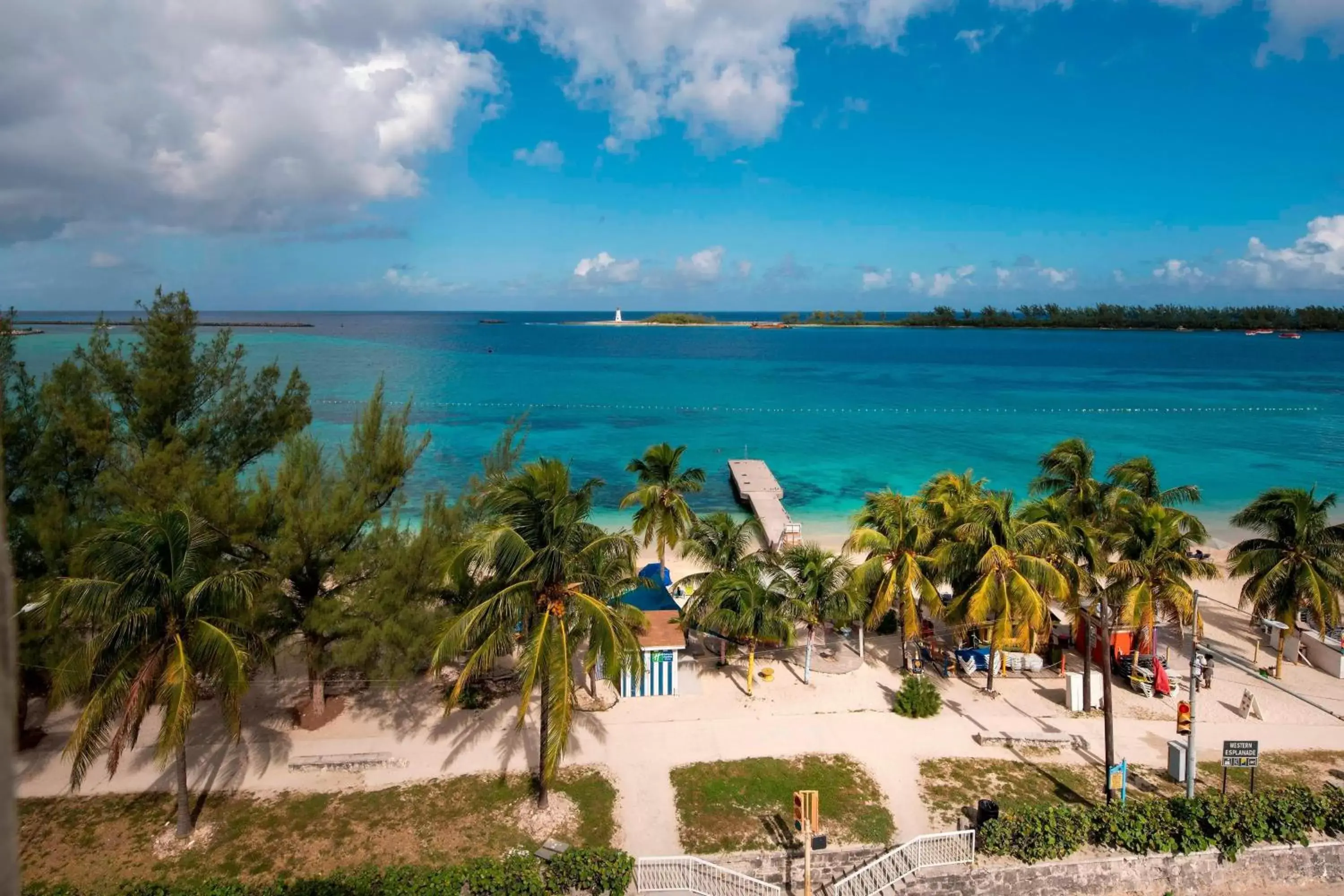 Bedroom in Courtyard by Marriott Nassau Downtown/Junkanoo Beach